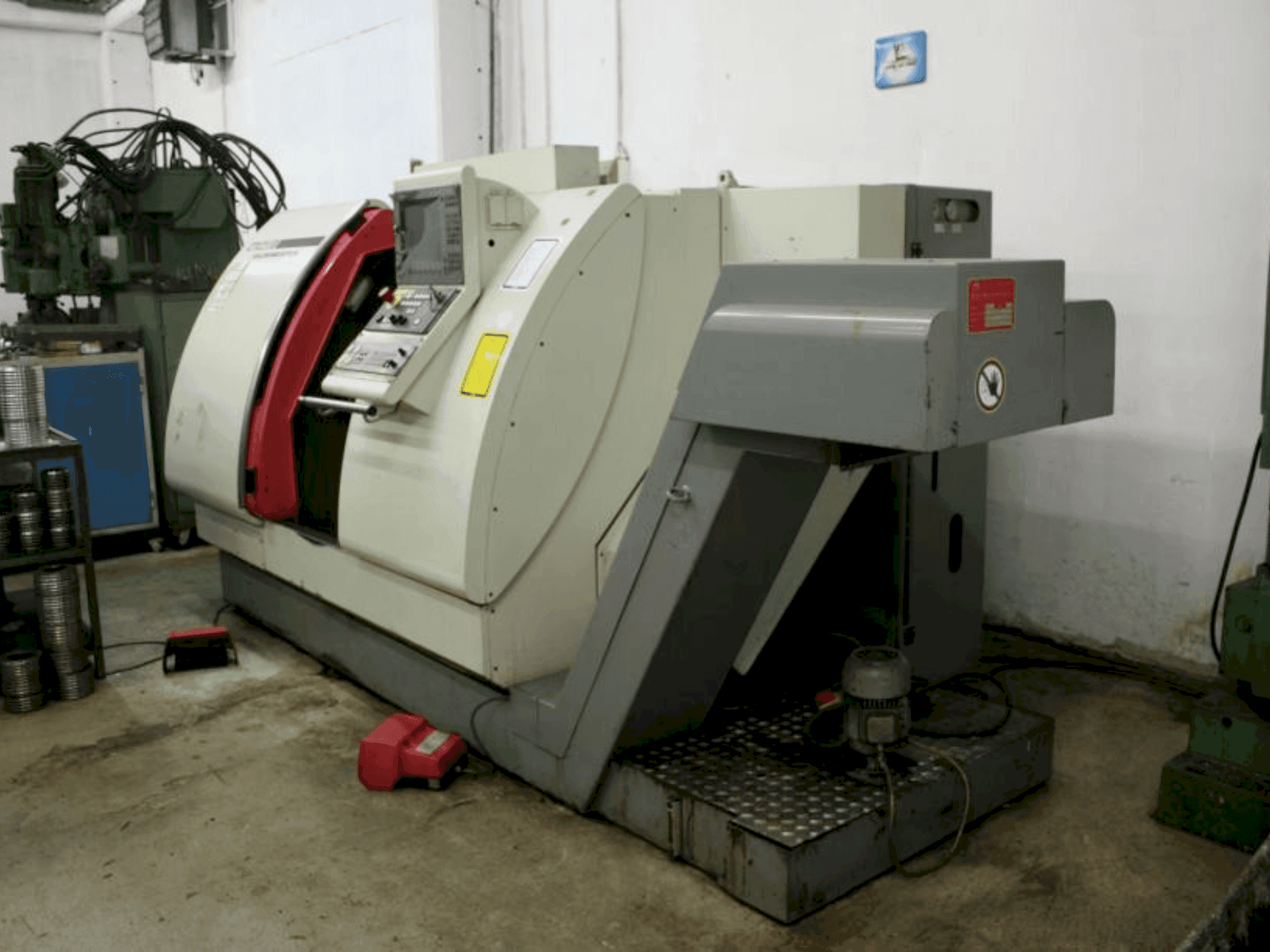 Prikaz  stroja Gildemeister CTX 400 E  sprijeda
