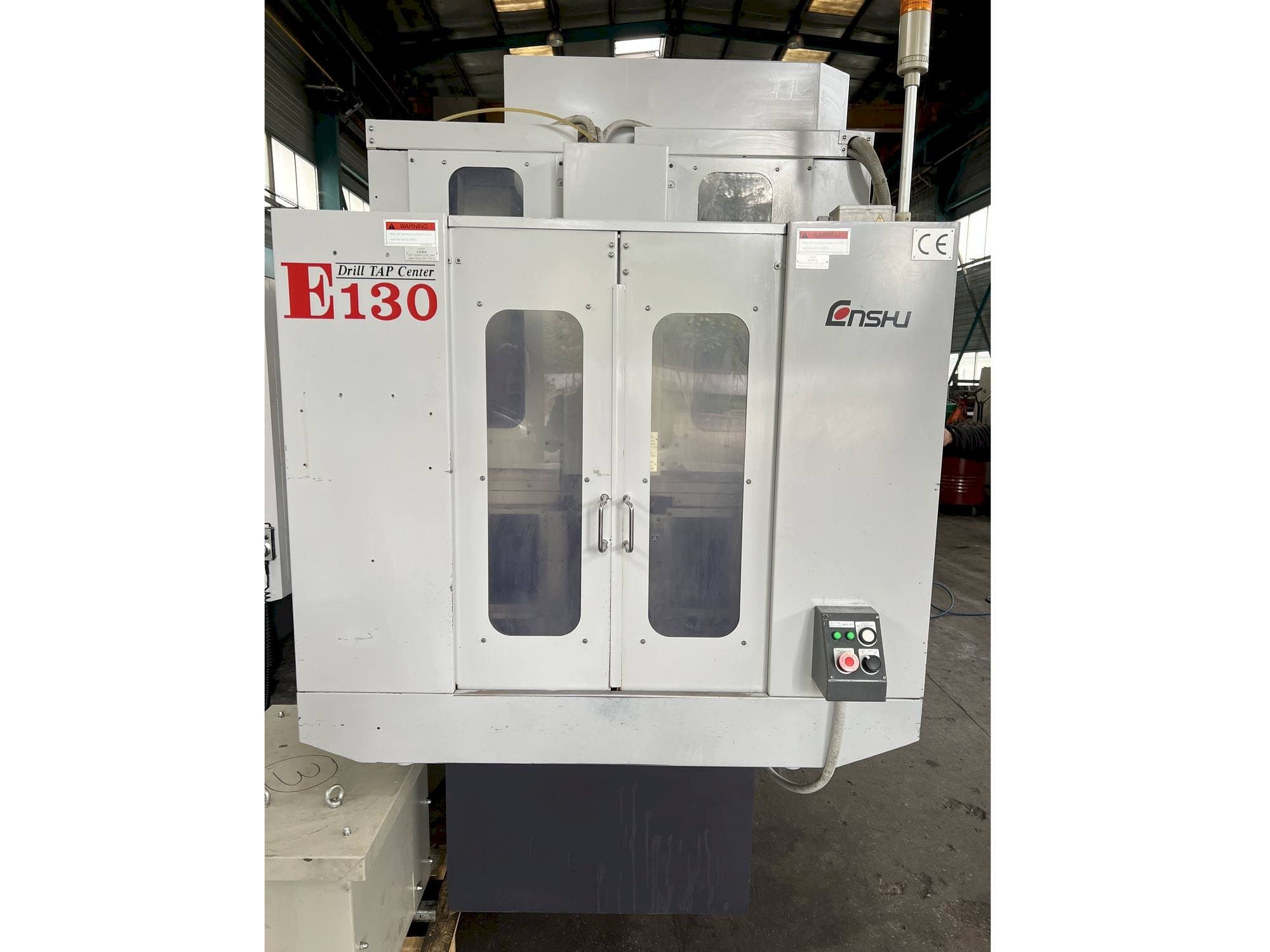 Prikaz stroja Enshu E130 sprijeda