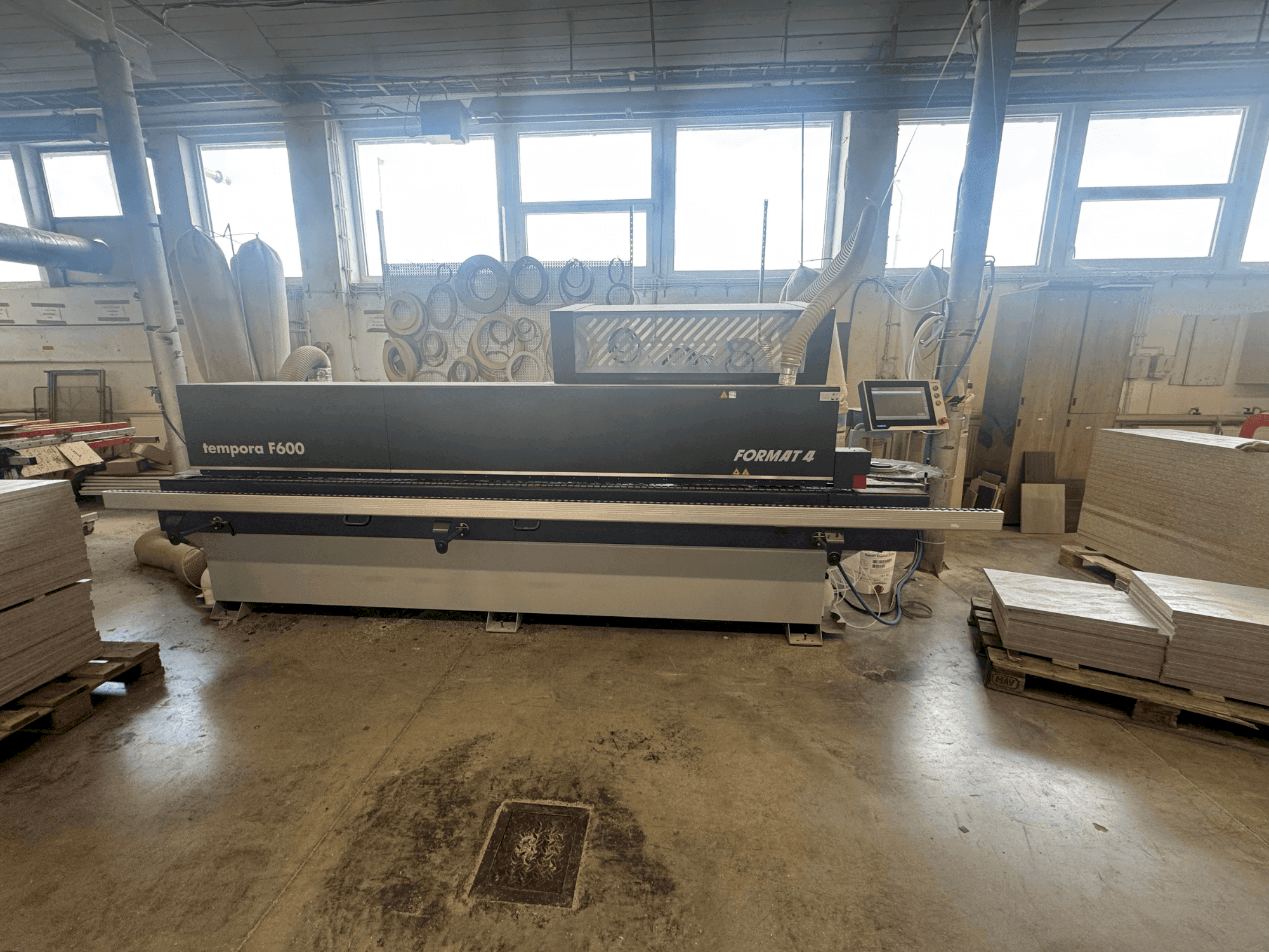 Prikaz stroja FORMAT4 TEMPORA 60.06 glueBox x-motion sprijeda