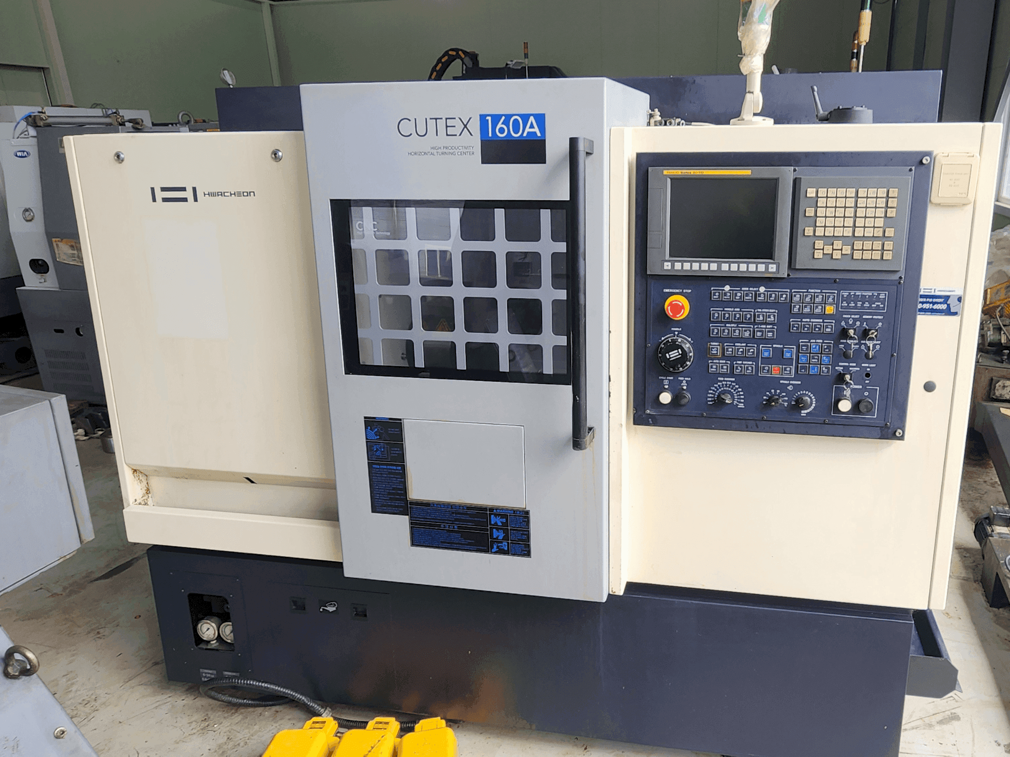 Prikaz stroja HWACHEON CUTEX 160 A sprijeda