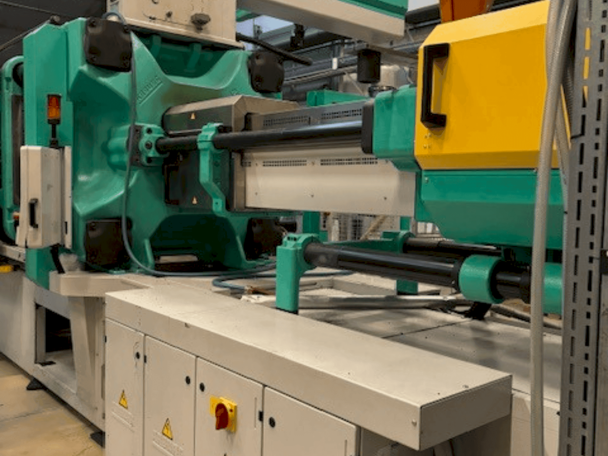 Prikaz  stroja Arburg Allrounder 920S 5000-3200  sprijeda