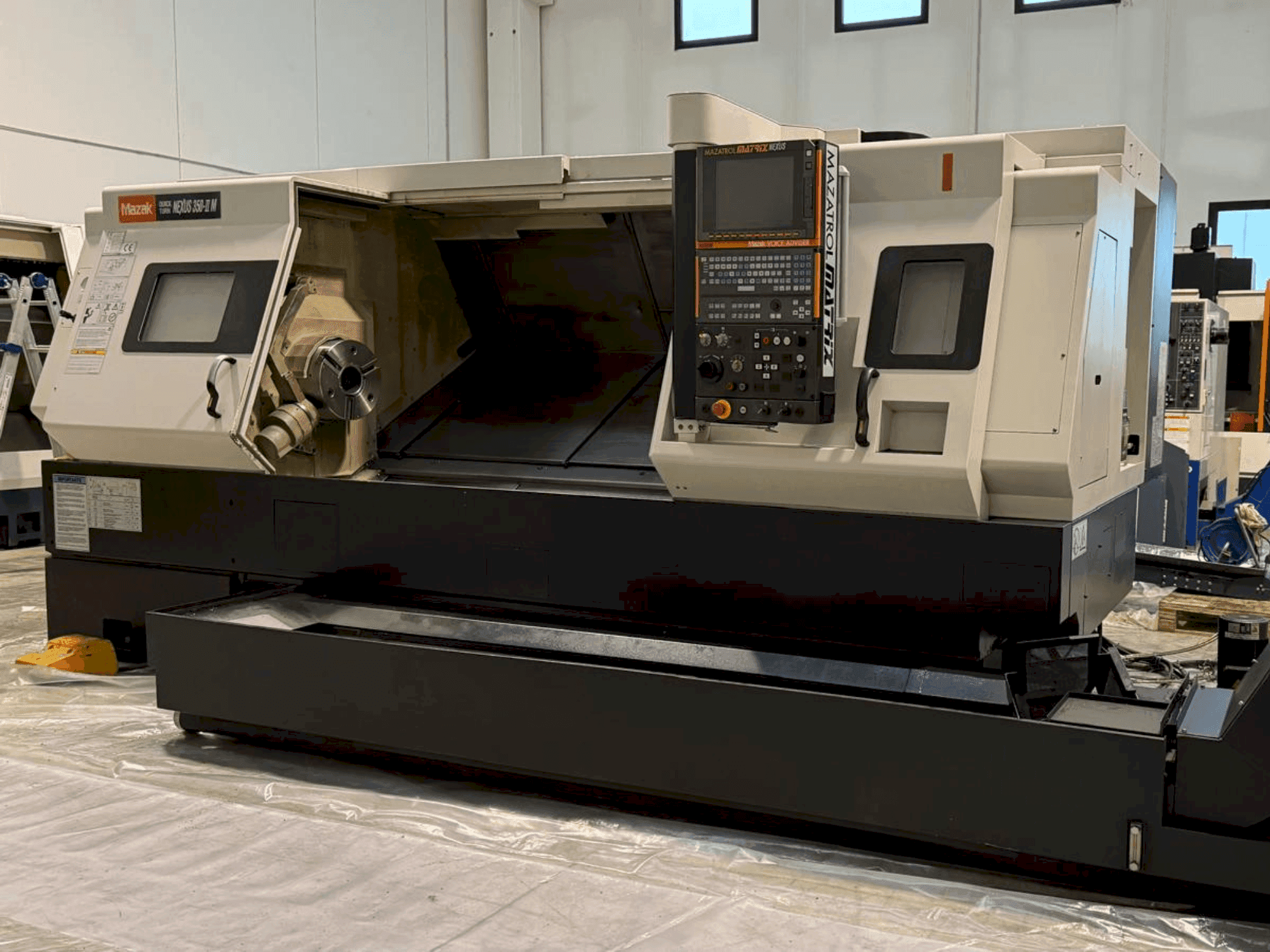 Prikaz stroja Mazak QT Nexus 350 II M sprijeda