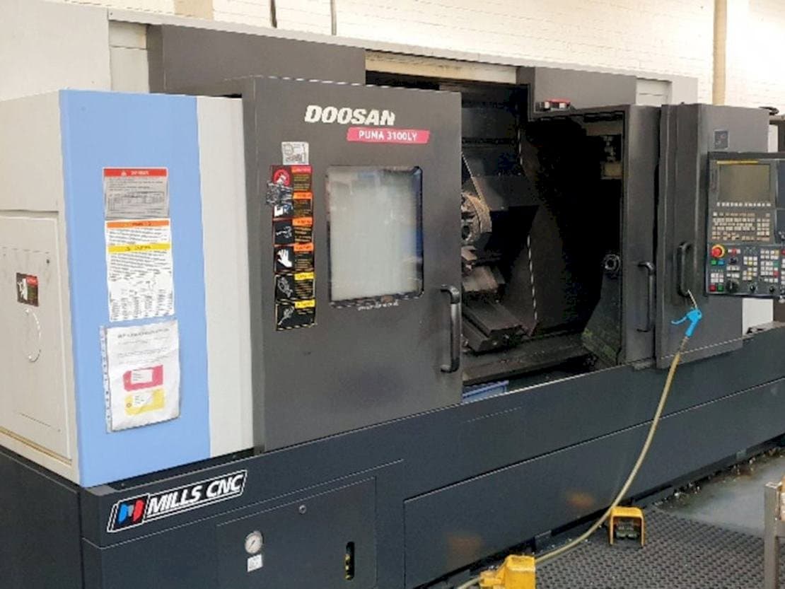 Prikaz stroja Doosan Puma 3100LY sprijeda