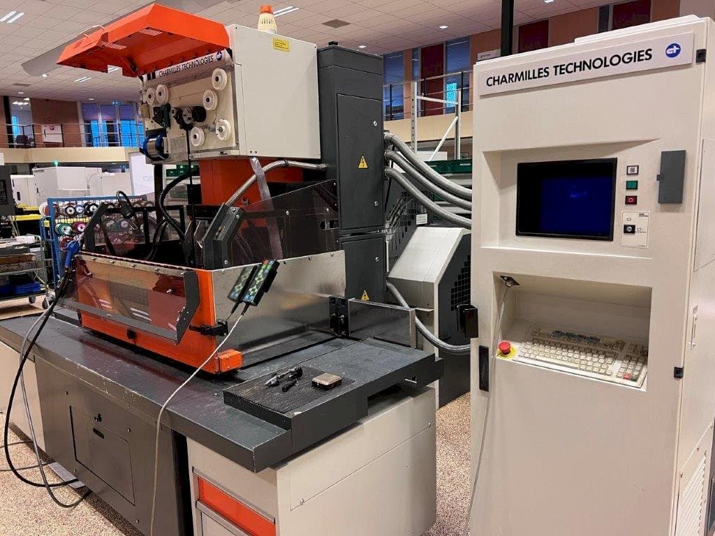 Prikaz stroja CHARMILLES Robofil FI6020 CSL2 sprijeda