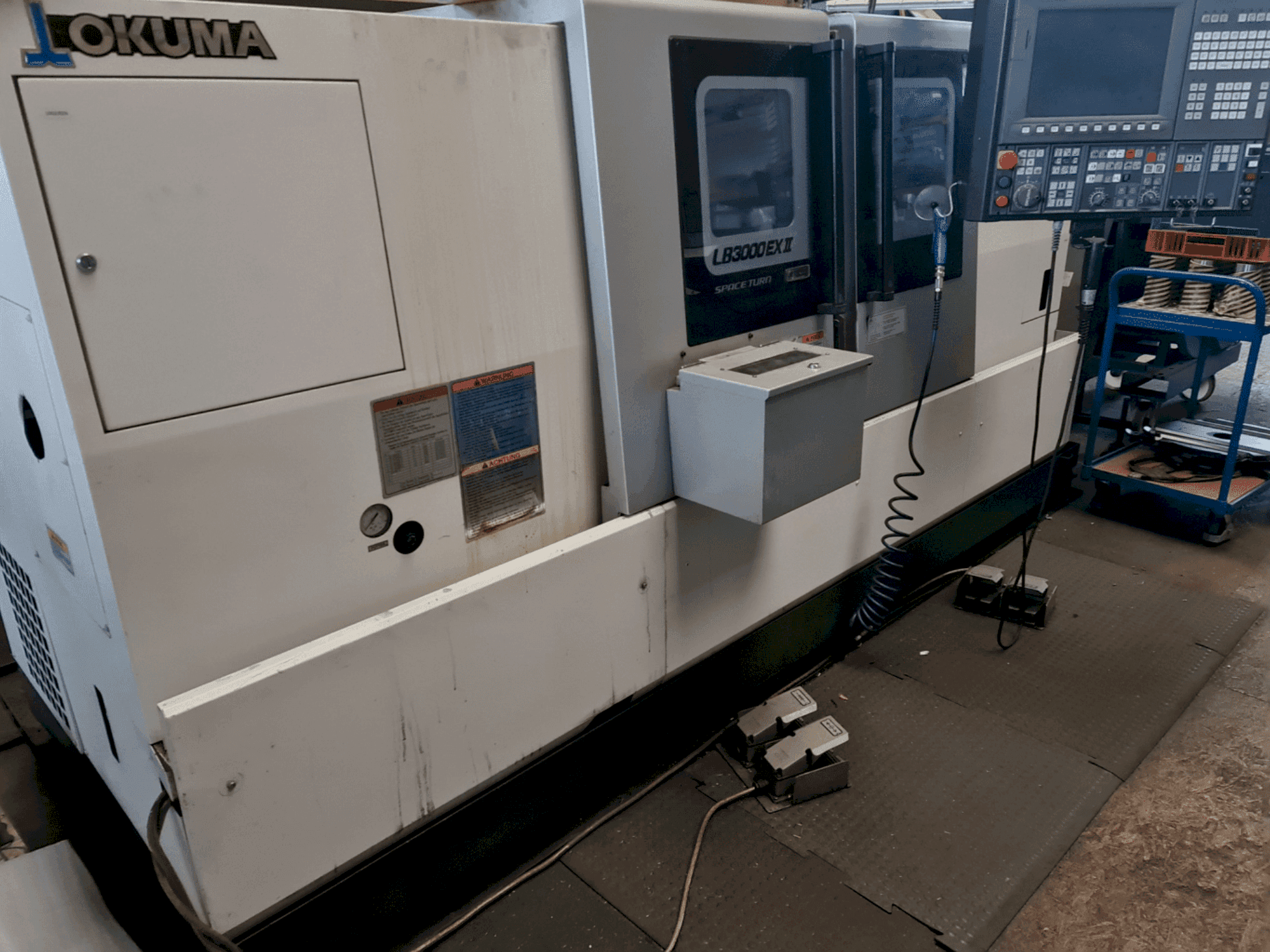 Prikaz stroja Okuma LB3000 EX II sprijeda