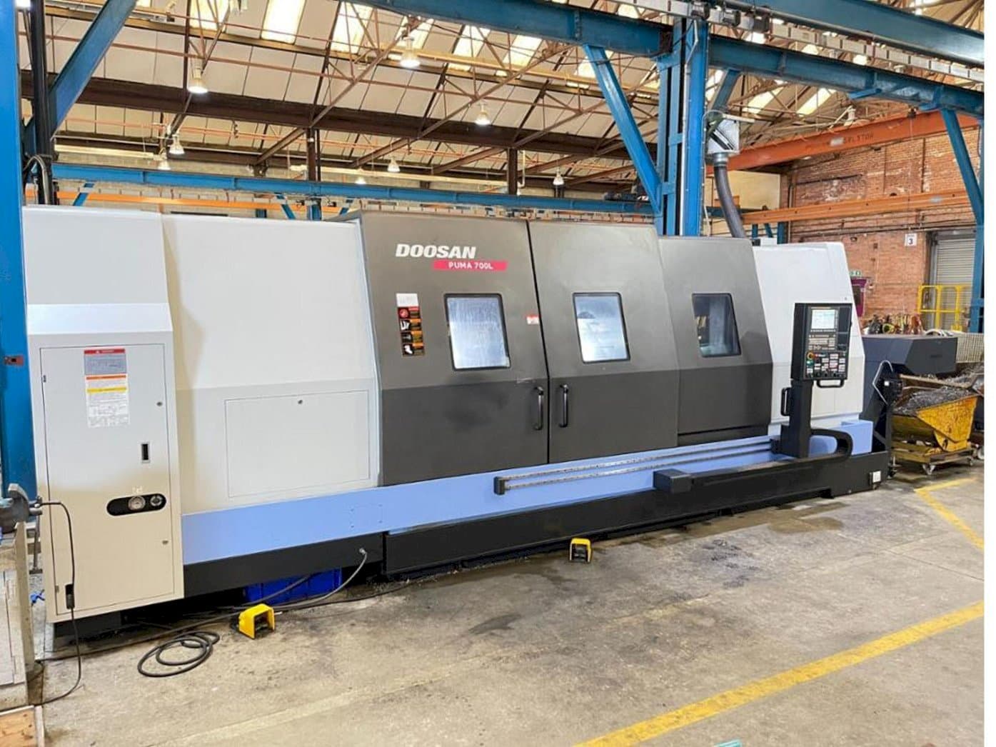 Prikaz stroja Doosan Puma 700L sprijeda
