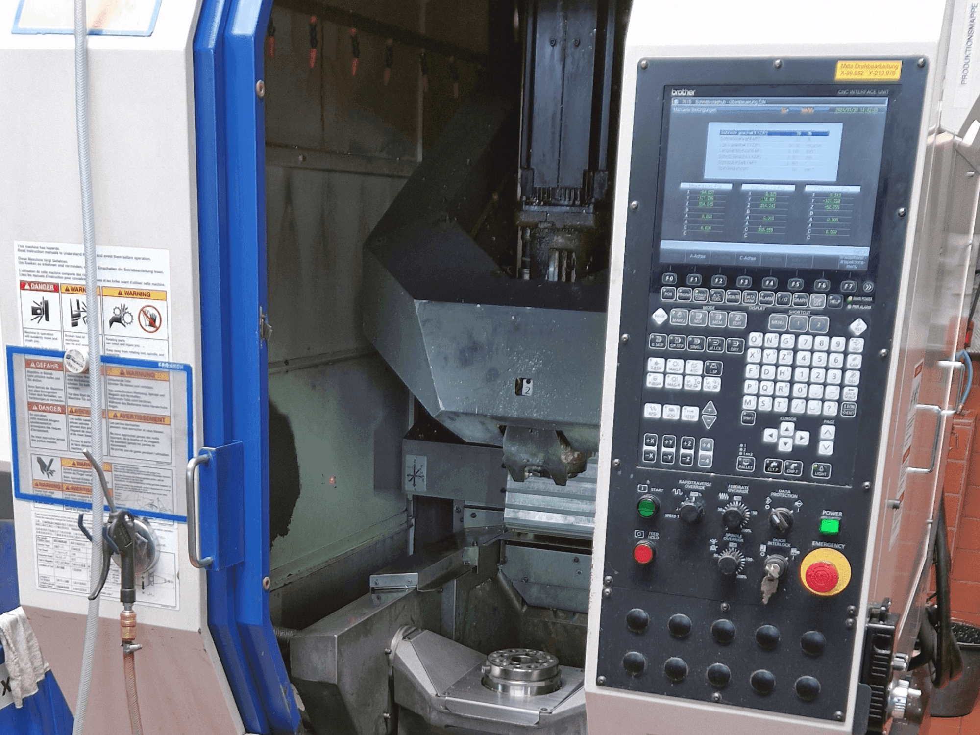 Prikaz stroja Brother Speedio M140x1 sprijeda