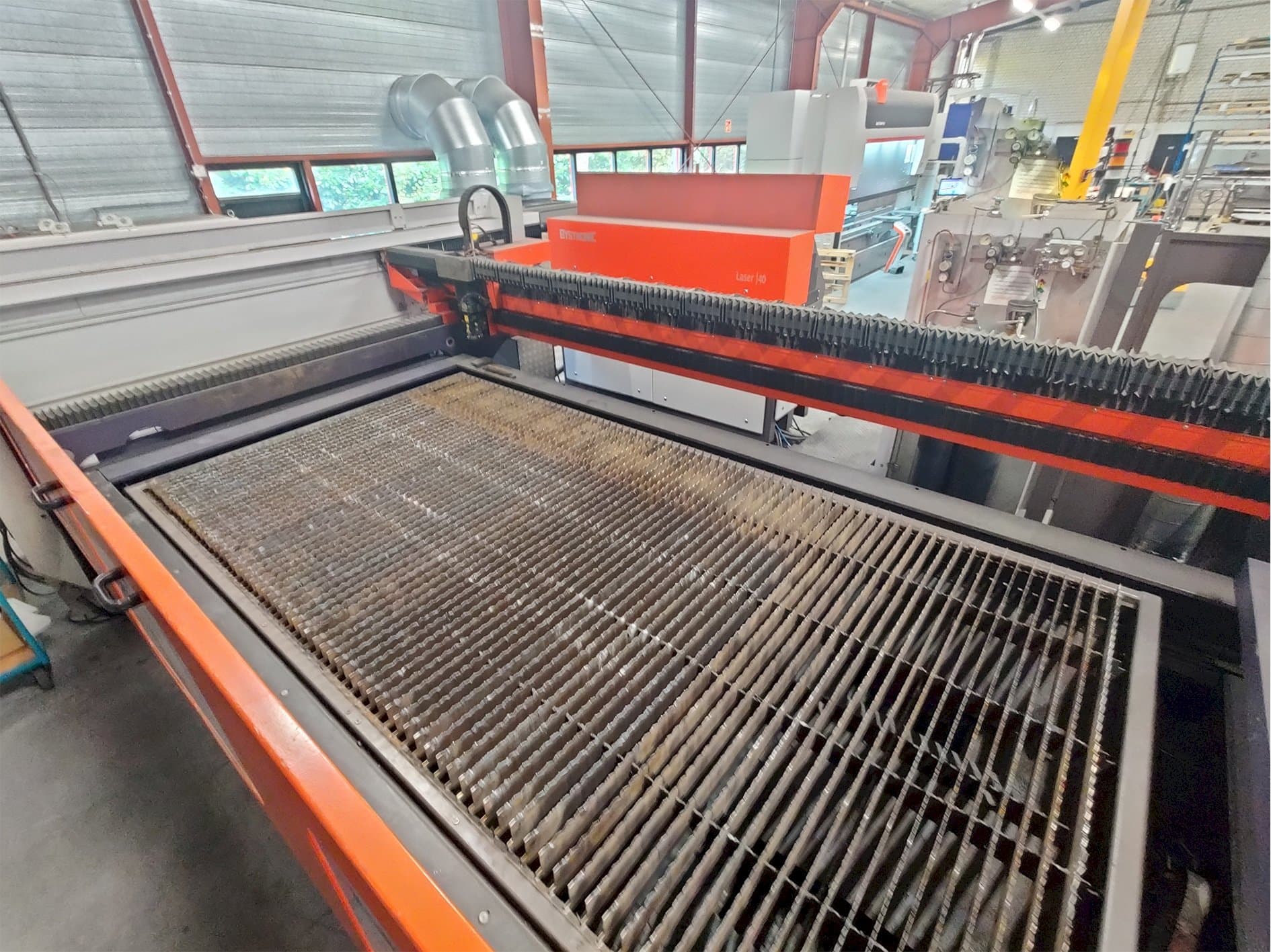 Prikaz stroja Bystronic ByStar 4020 4kW CO2 sprijeda