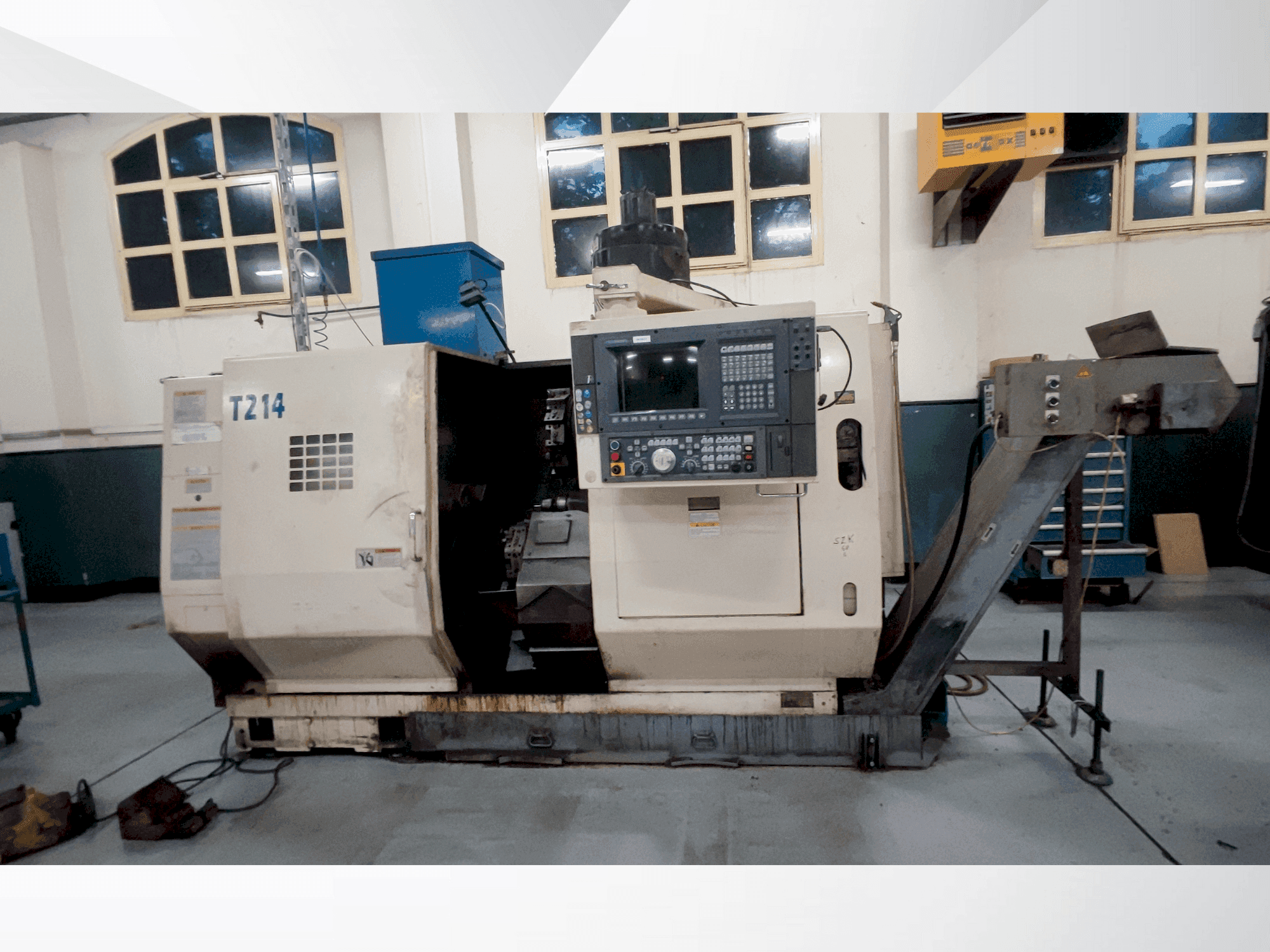 Prikaz stroja Okuma LU 15 sprijeda