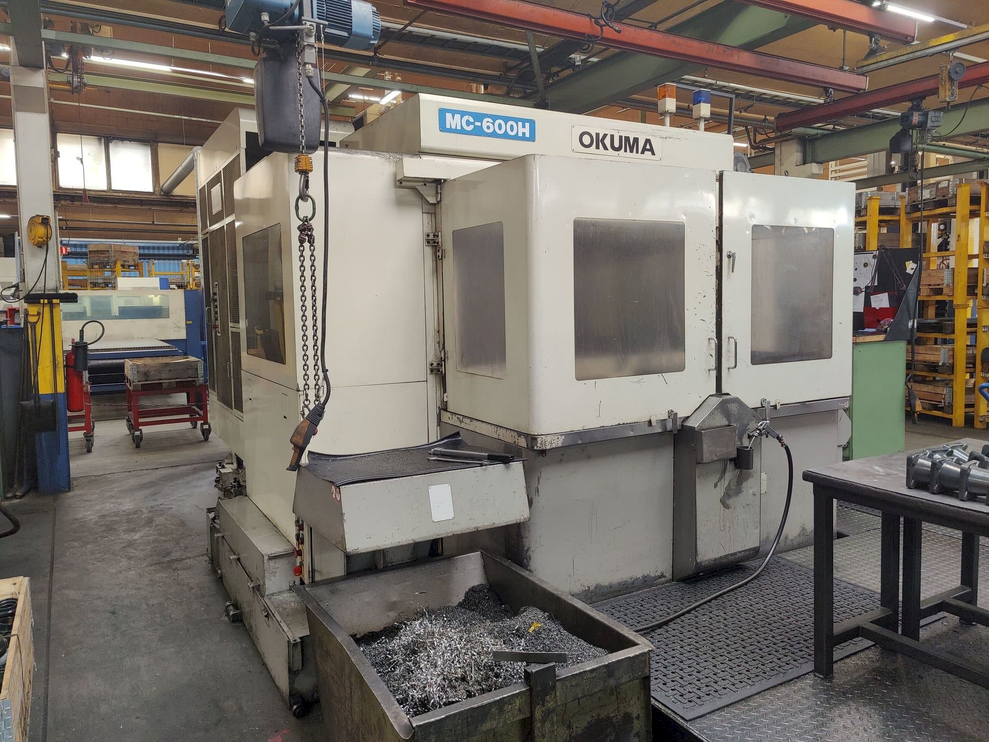 Prikaz stroja Okuma MC-600 H sprijeda
