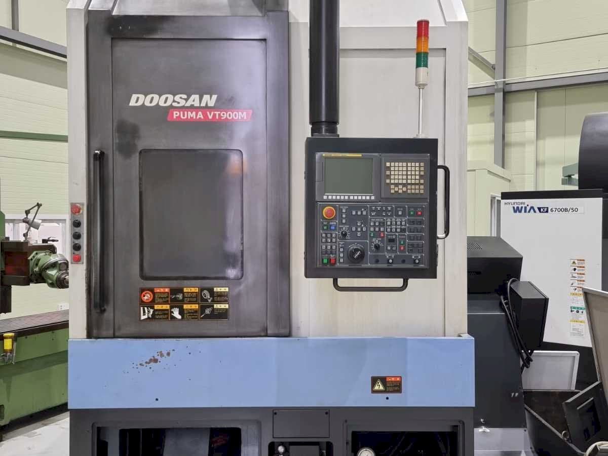 Prikaz stroja Doosan PUMA VT900M sprijeda