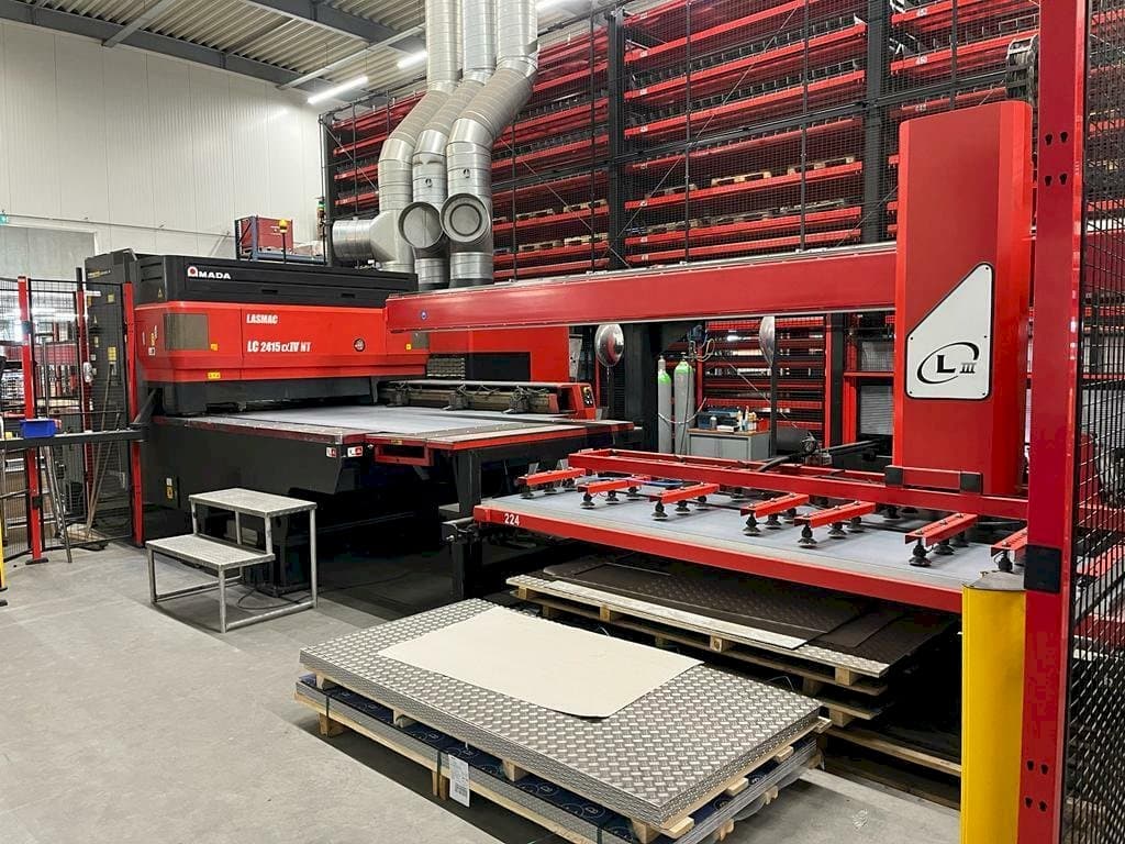 Prikaz stroja AMADA LC2415 a IV NT sprijeda