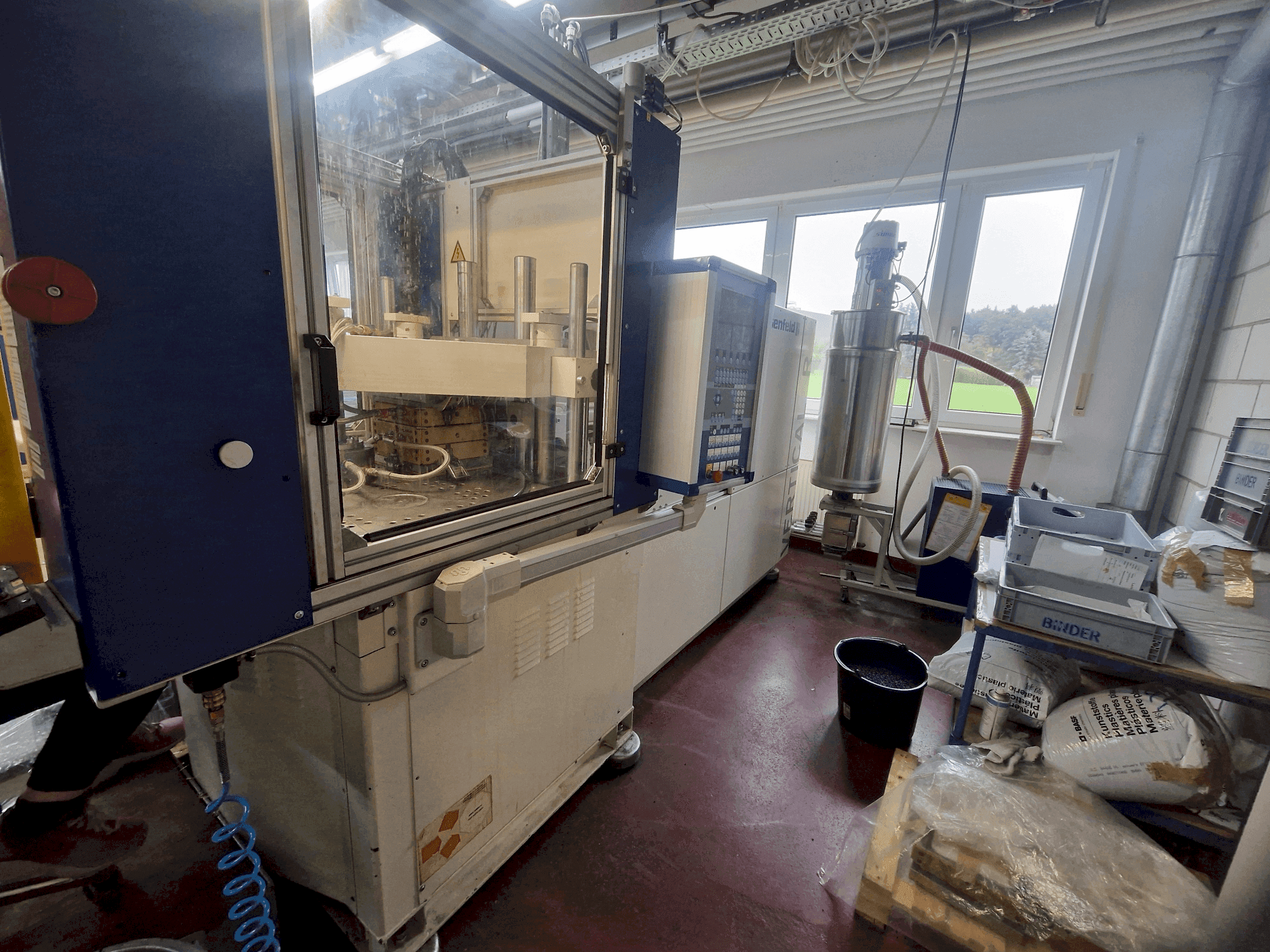 Prikaz stroja Battenfeld Vertical R60 125H (2002) sprijeda