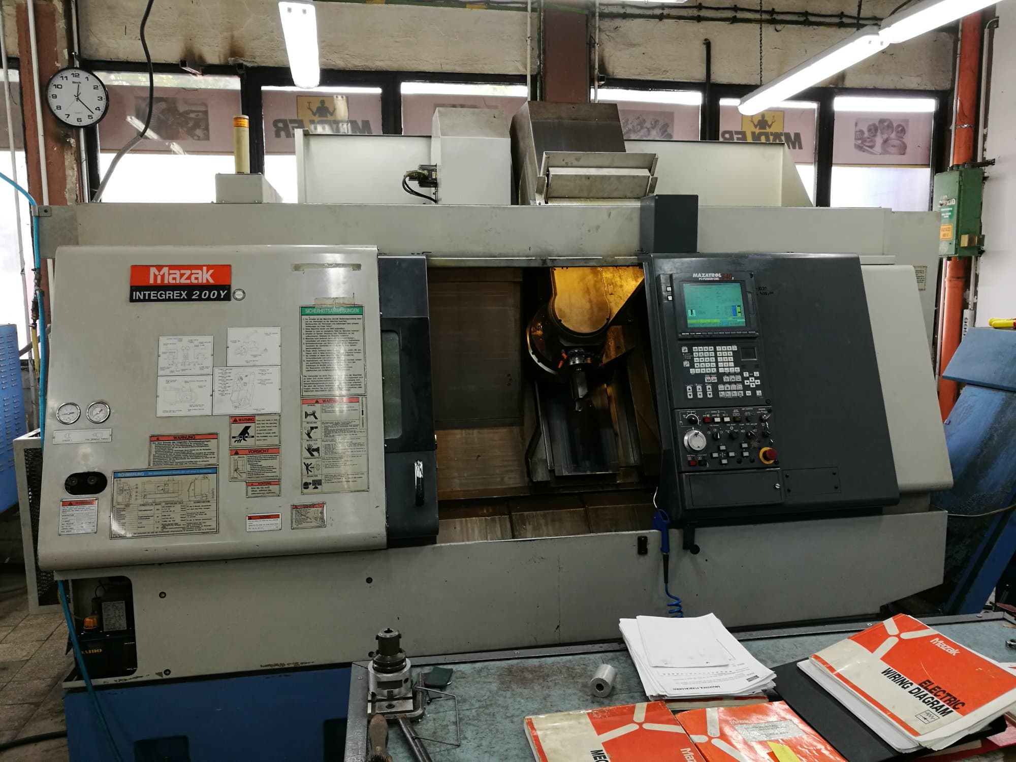 Prikaz  stroja Mazak INTEGREX 200Y sprijeda