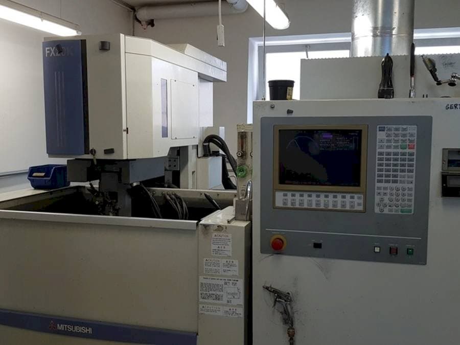 Prikaz stroja Mitsubishi FX 20 sprijeda