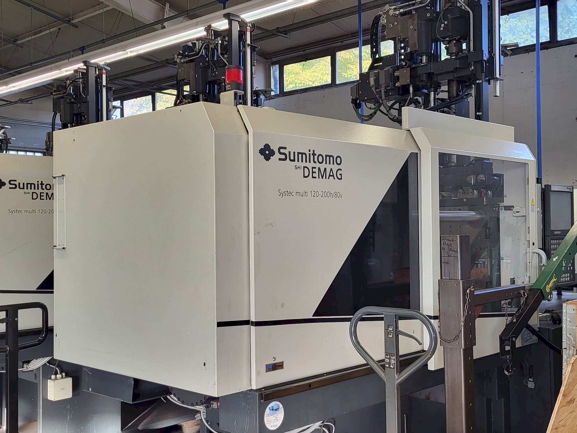 Prikaz lijeve strane stroja Sumitomo SHI DEMAG Multi 120/470-200h/80V