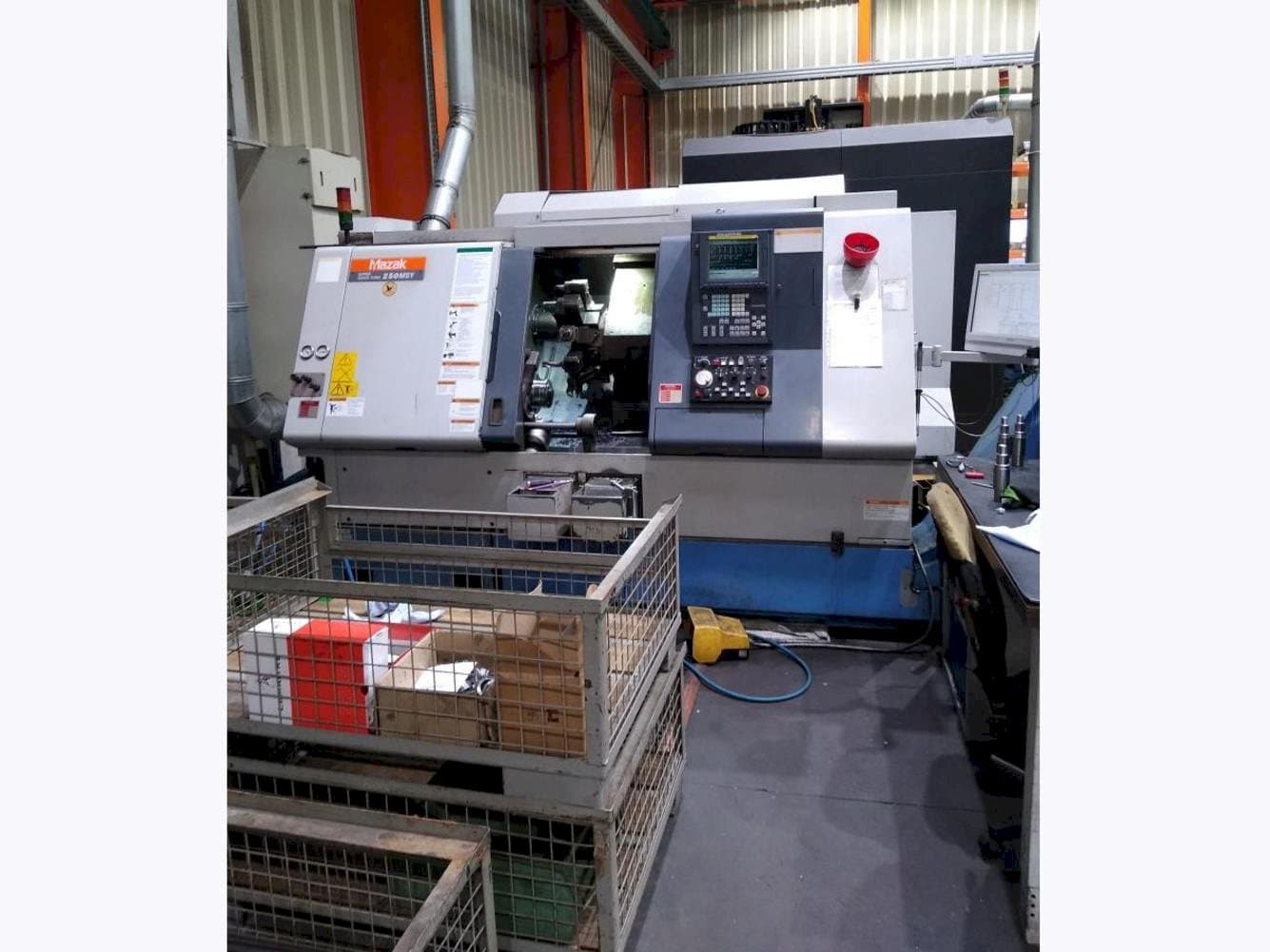 Prikaz stroja Mazak SQT-250 MSY sprijeda