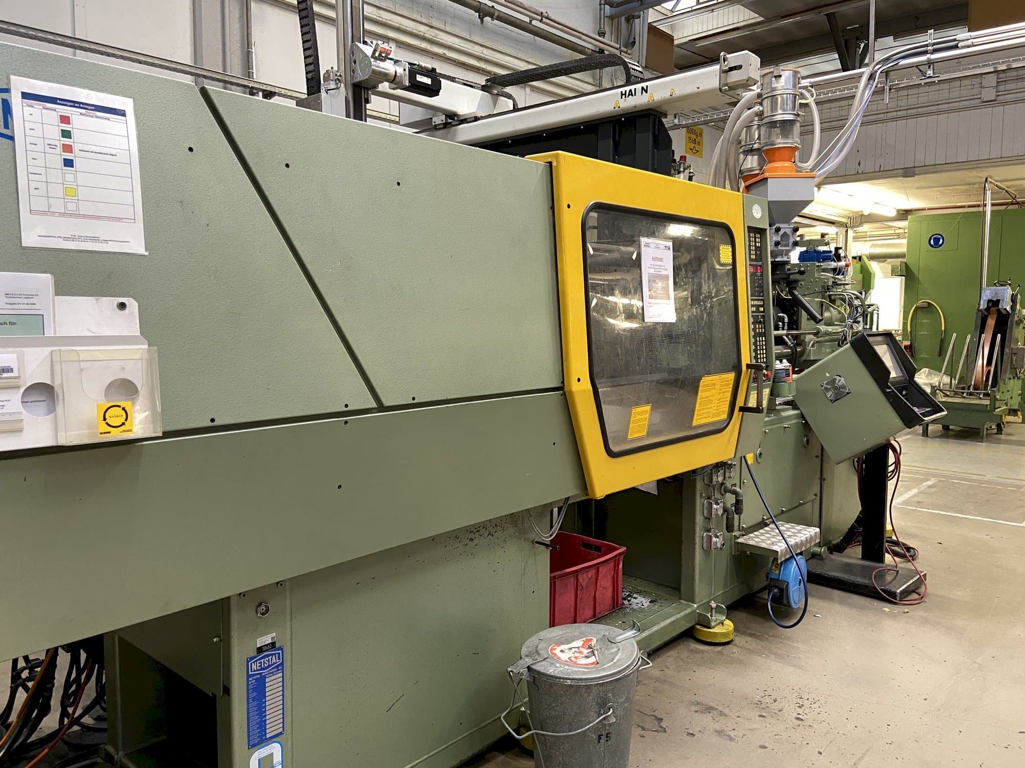 Prikaz  stroja Netstal Synergy 1500K/460  sprijeda