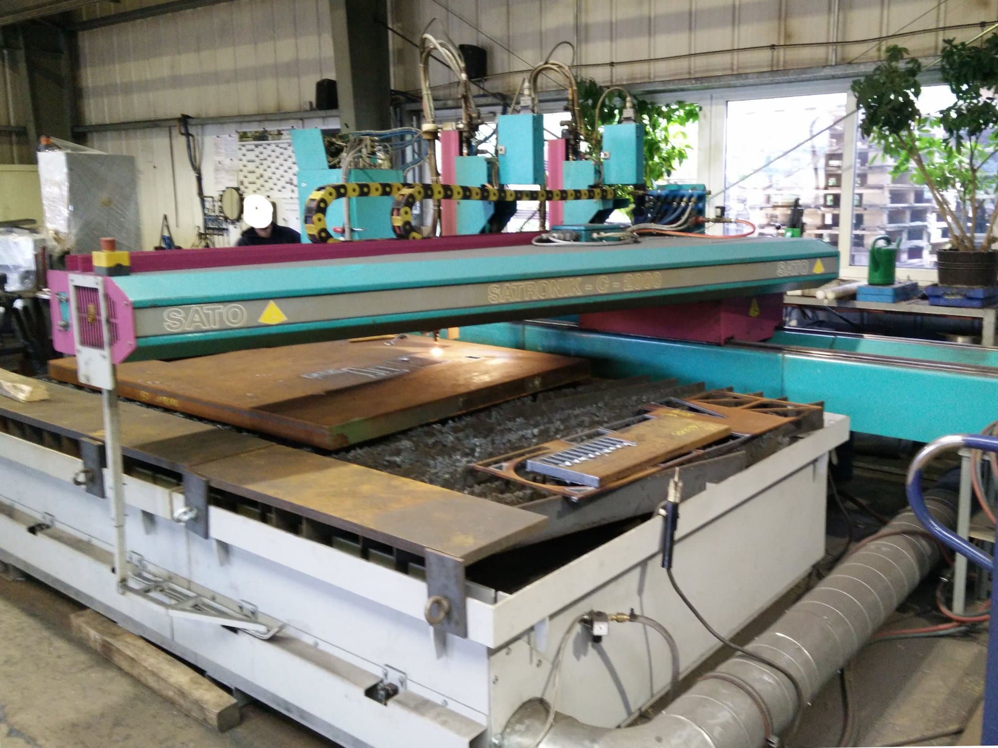 Prikaz stroja SATO SATRONIK C-2000 slijeva
