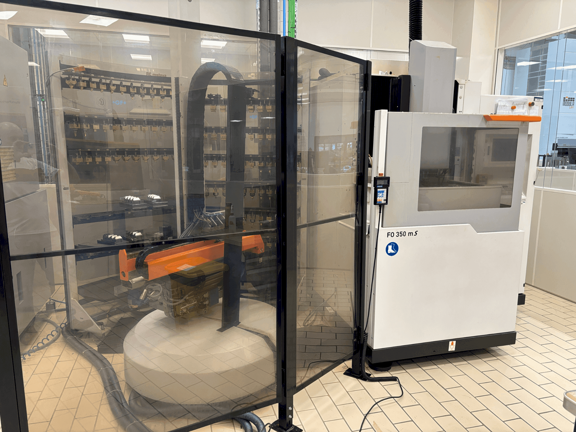 Prikaz stroja CHARMILLES ROBOFORM 350 sprijeda