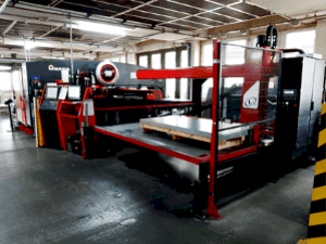 Prikaz stroja AMADA EMK 3610NT sprijeda