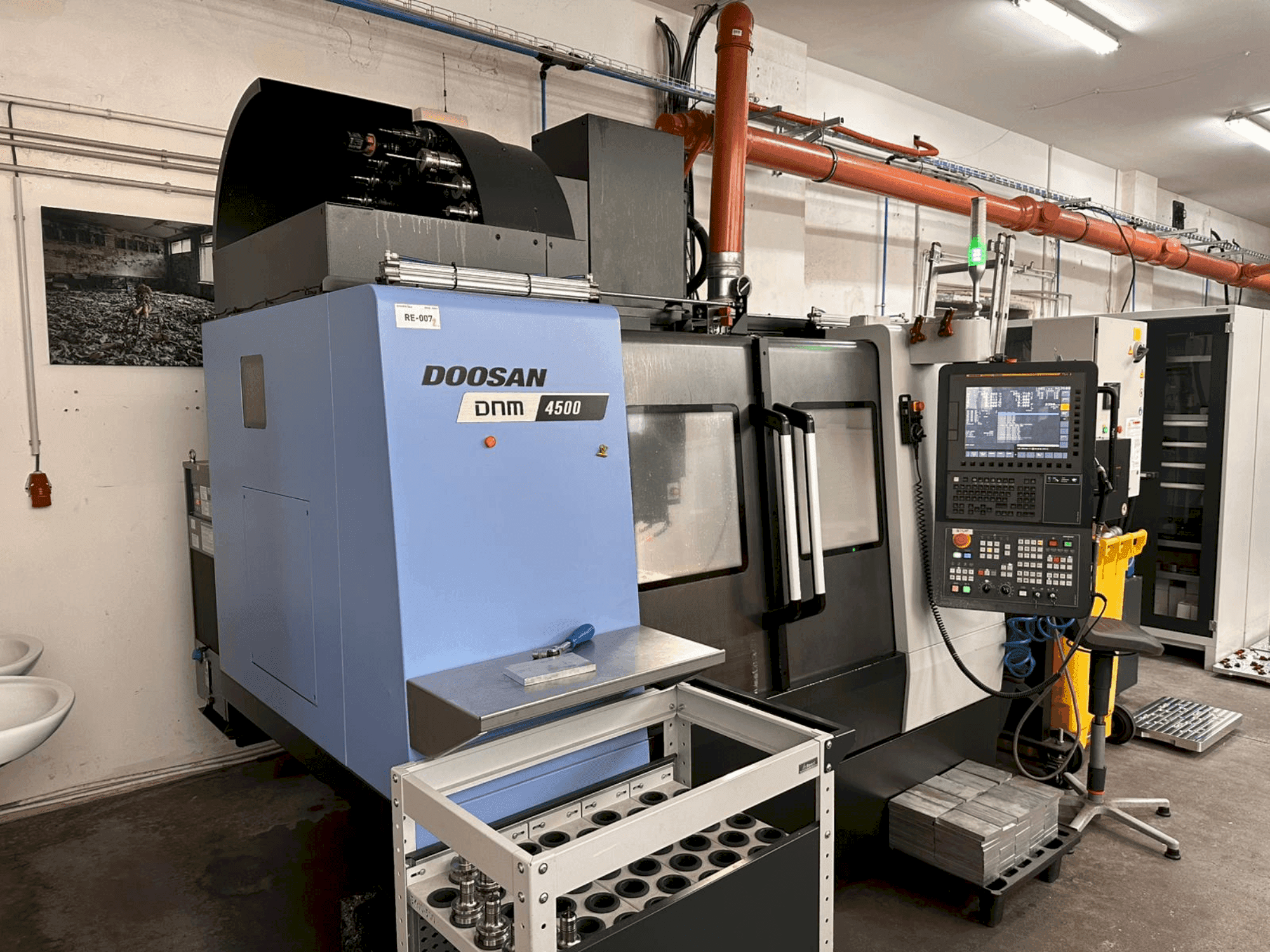 Prikaz stroja DOOSAN DNM 4500 sprijeda