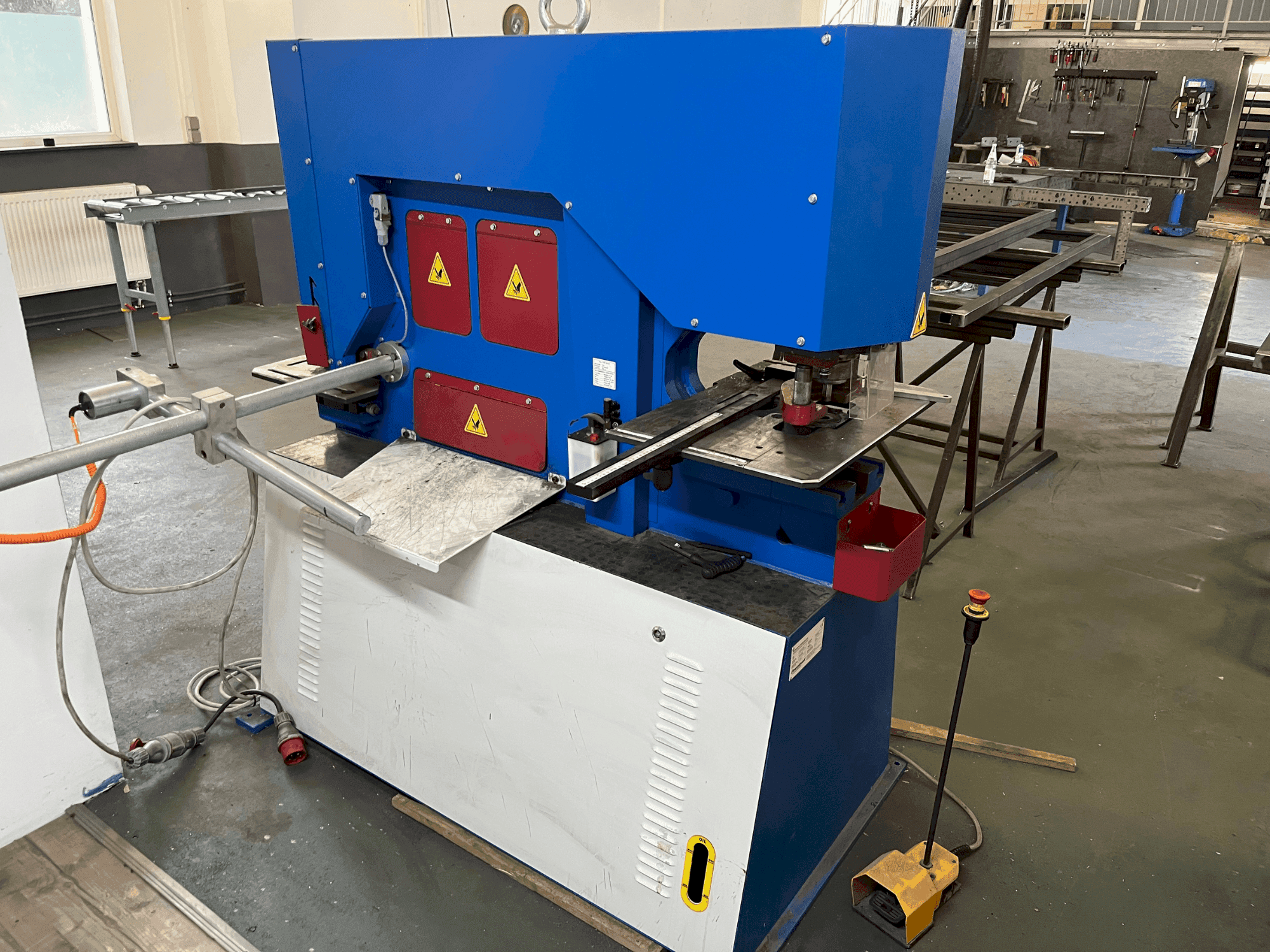 Prikaz  stroja Metallkraft  HPS 65 DS  sprijeda