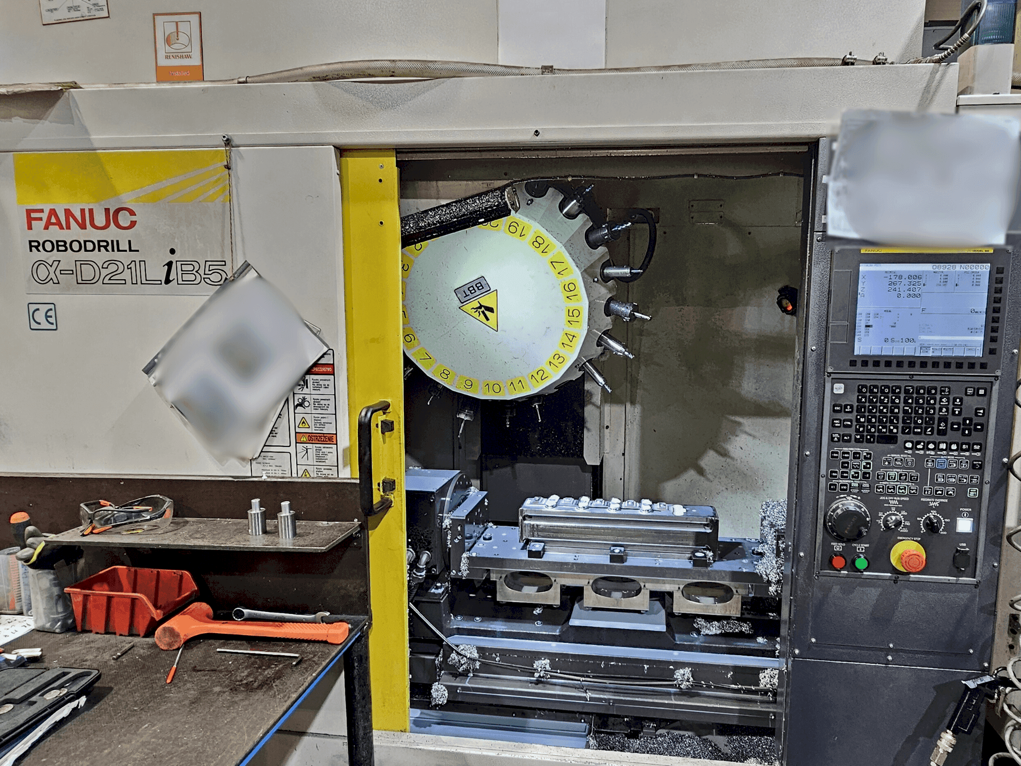 Prikaz stroja FANUC Robodrill α-D21L iB 5 sprijeda