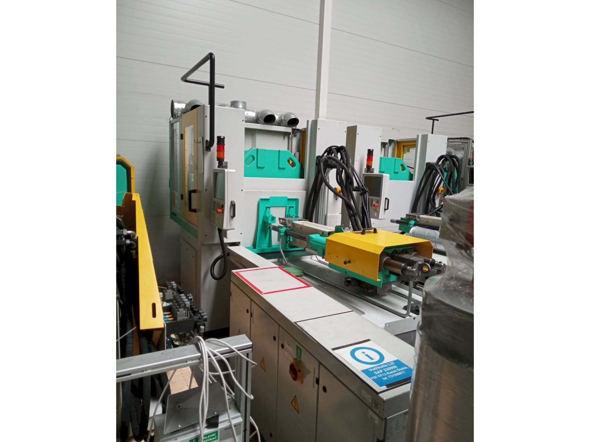 Prikaz  stroja Arburg Allrounder 1200T-800-150  sprijeda