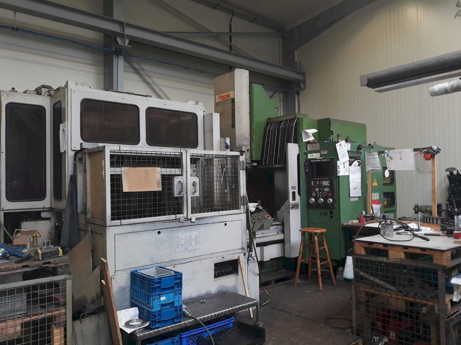 Prikaz  stroja Mazak AJV 25/405  sprijeda