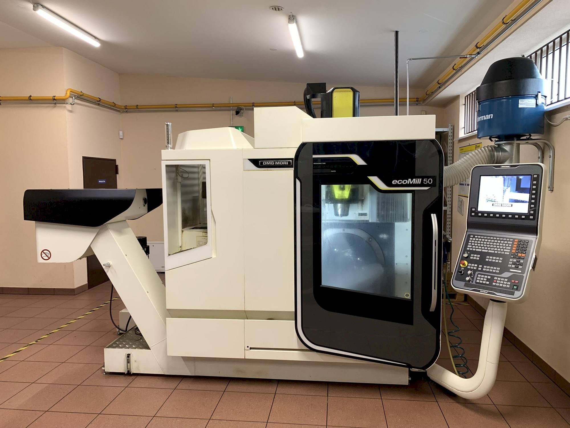 Prikaz stroja DMG MORI ecoMill 50 sprijeda