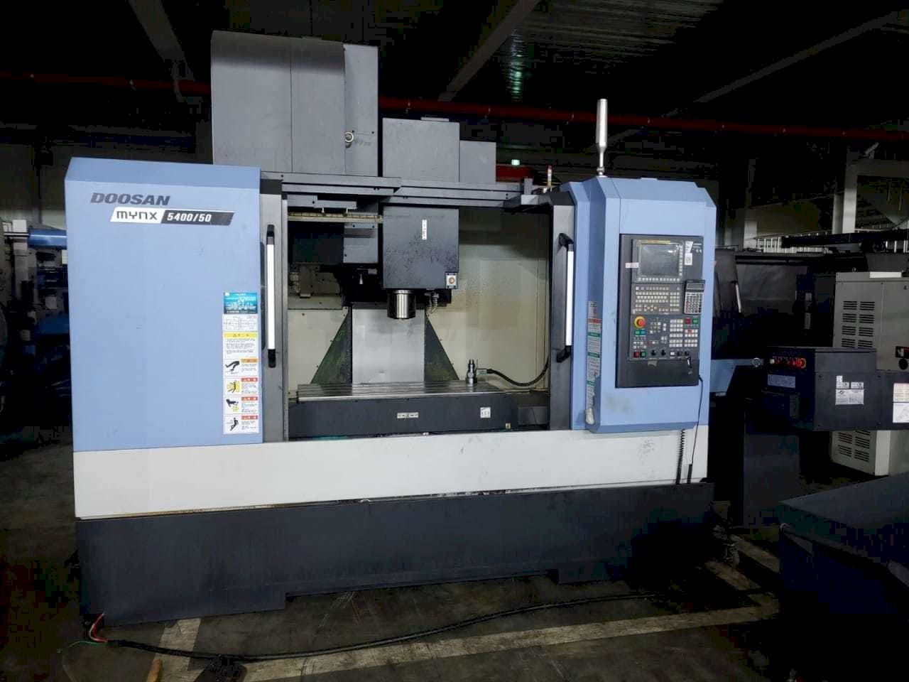 Prikaz stroja Doosan MYNX 5400/50 sprijeda