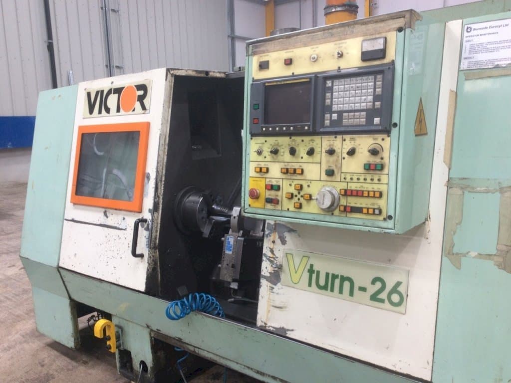 Prikaz  stroja Victor V Turn-26  sprijeda