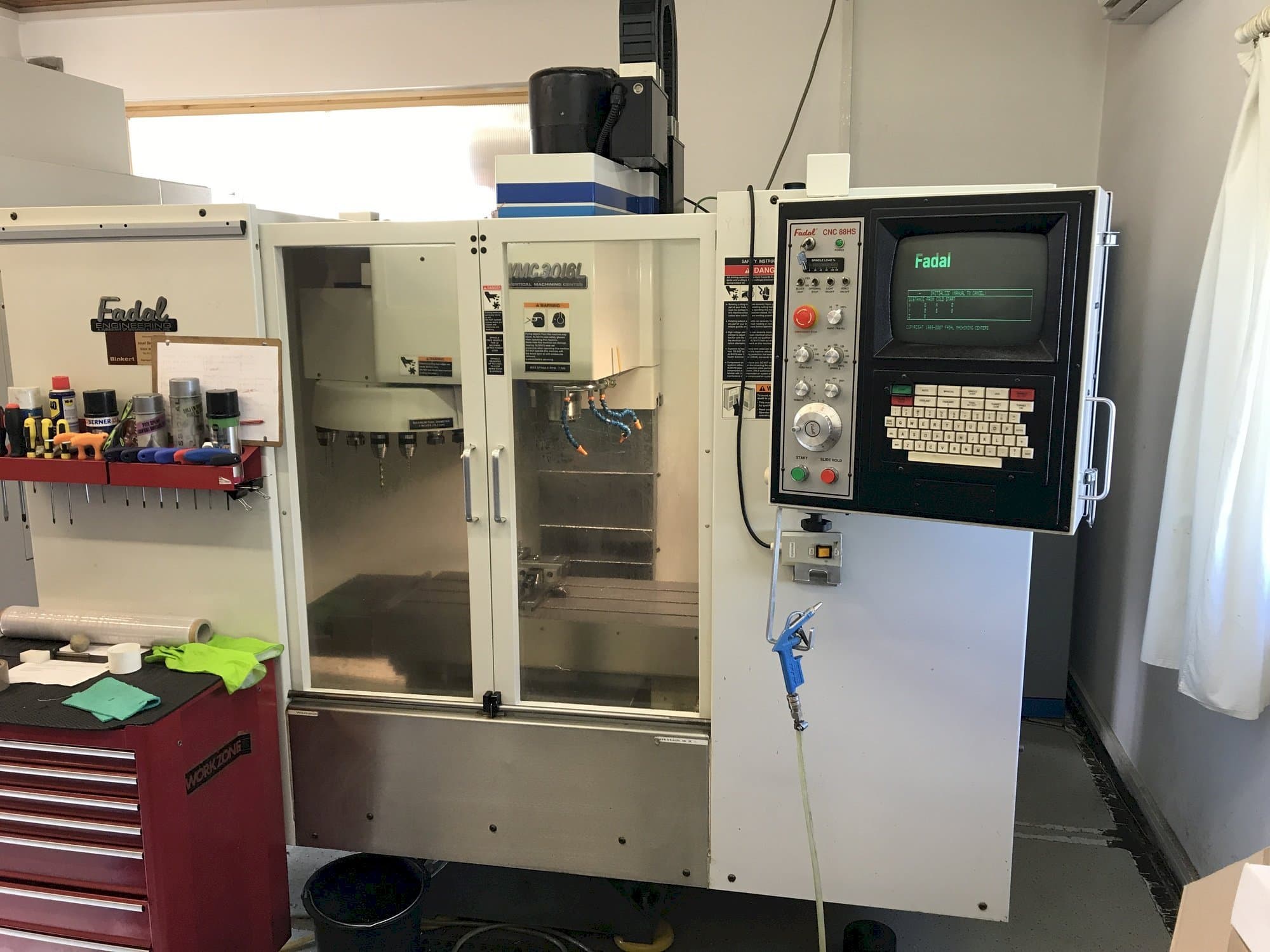 Prikaz stroja FADAL VMC 3016 L sprijeda