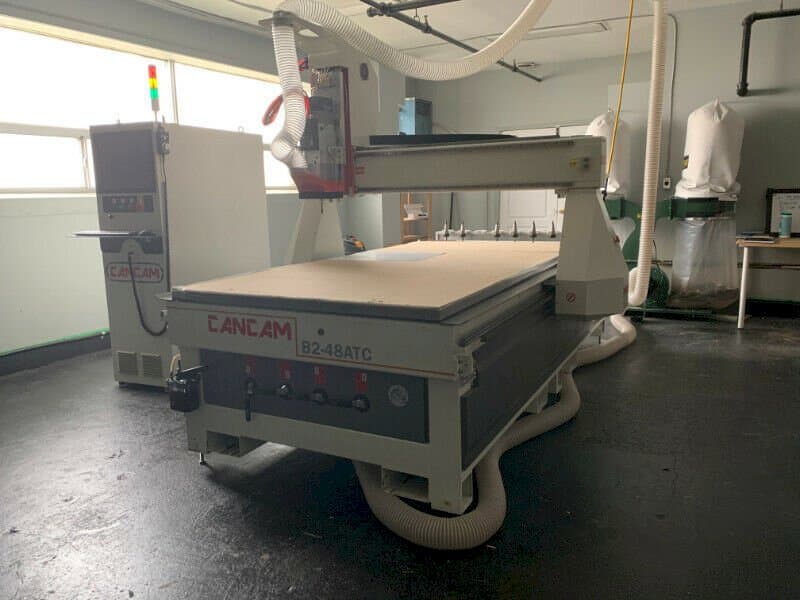 Prikaz  stroja CanCam B2-48 ATC  sprijeda