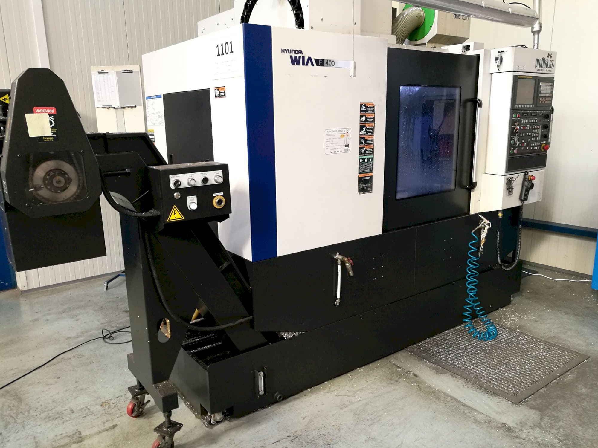 Prikaz stroja Hyundai Wia F400 slijeva