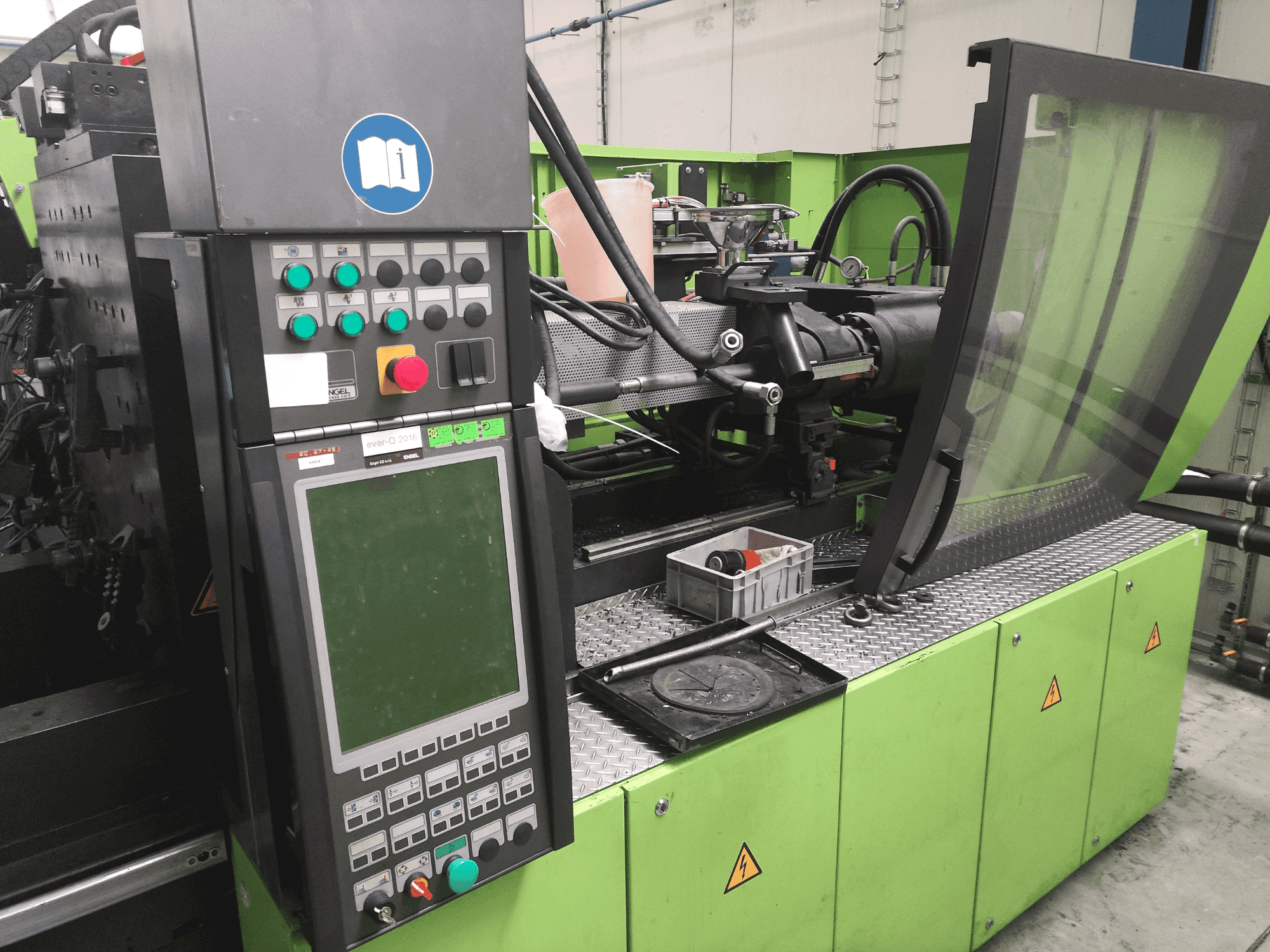 Prikaz stroja Engel Victory 750H/330V/220 combi sprijeda