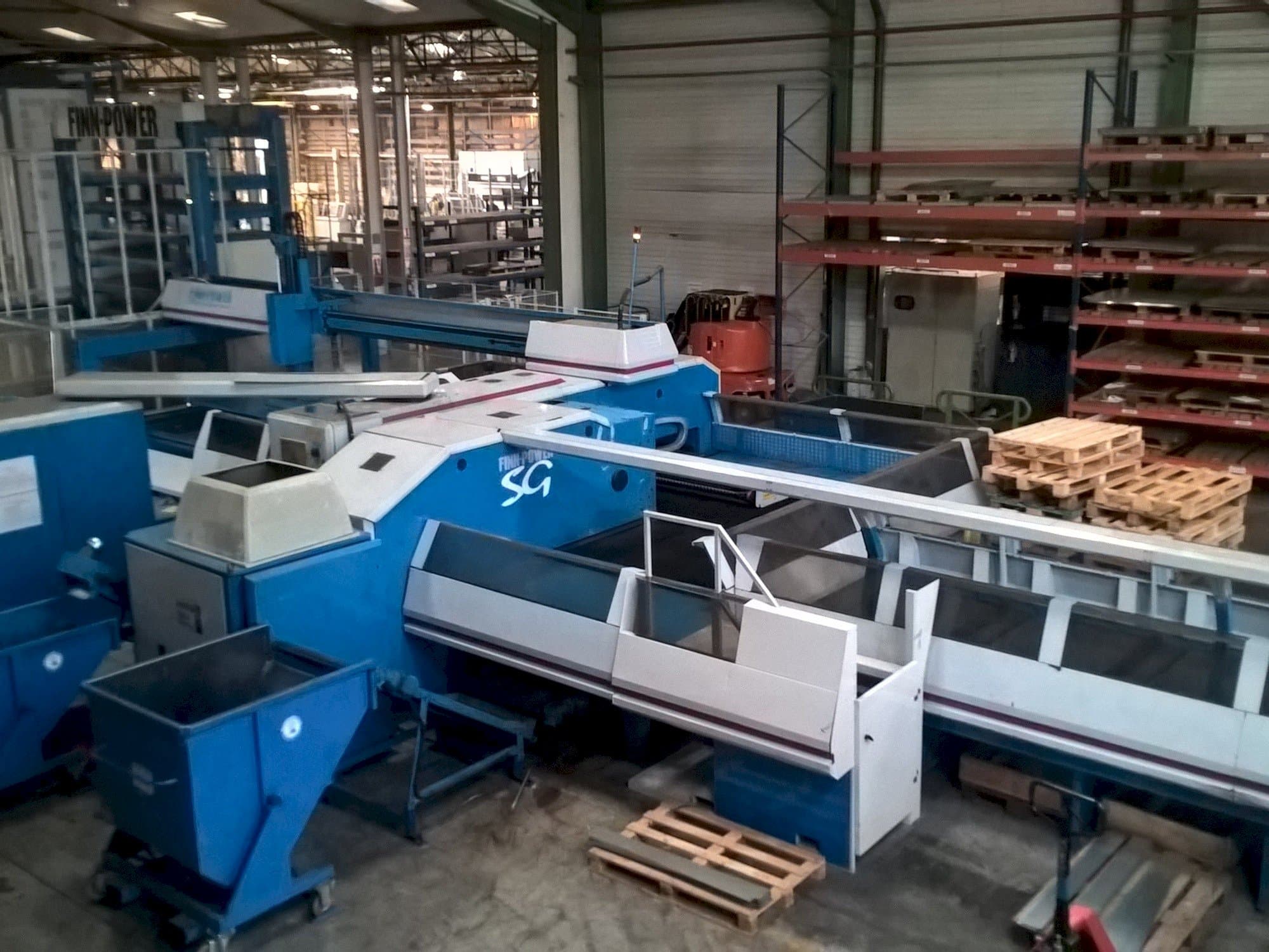 Prikaz stroja Finn-Power SG6 sprijeda