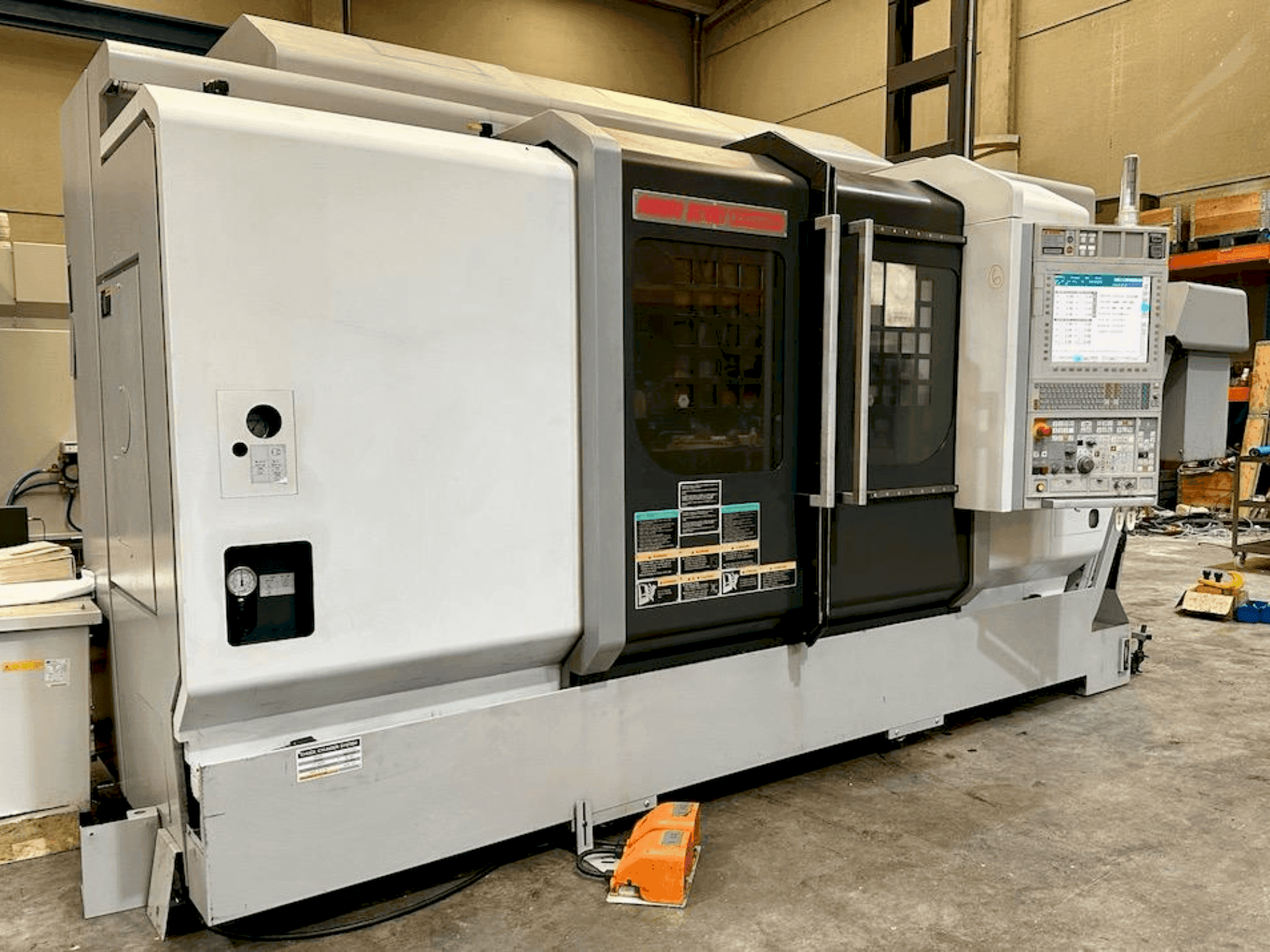 Prikaz stroja MORI SEIKI NZX 2500/1000Y sprijeda