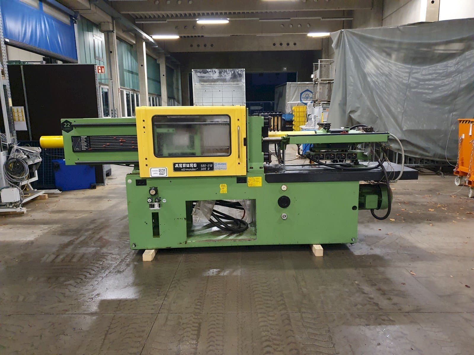 Prikaz stroja Arburg Allrounder 320 D 500-210 sprijeda