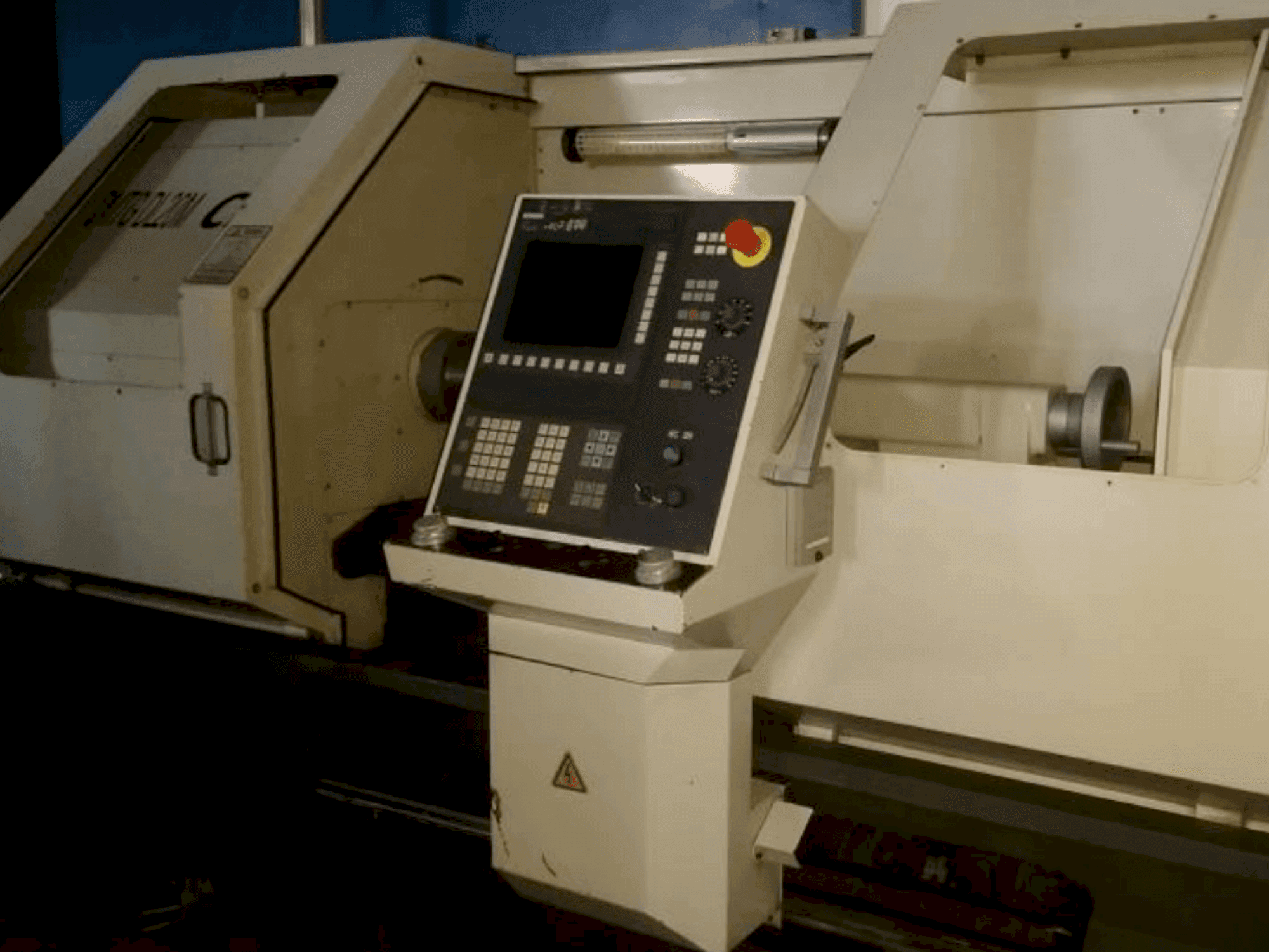 Prikaz stroja Optimum L410 sprijeda
