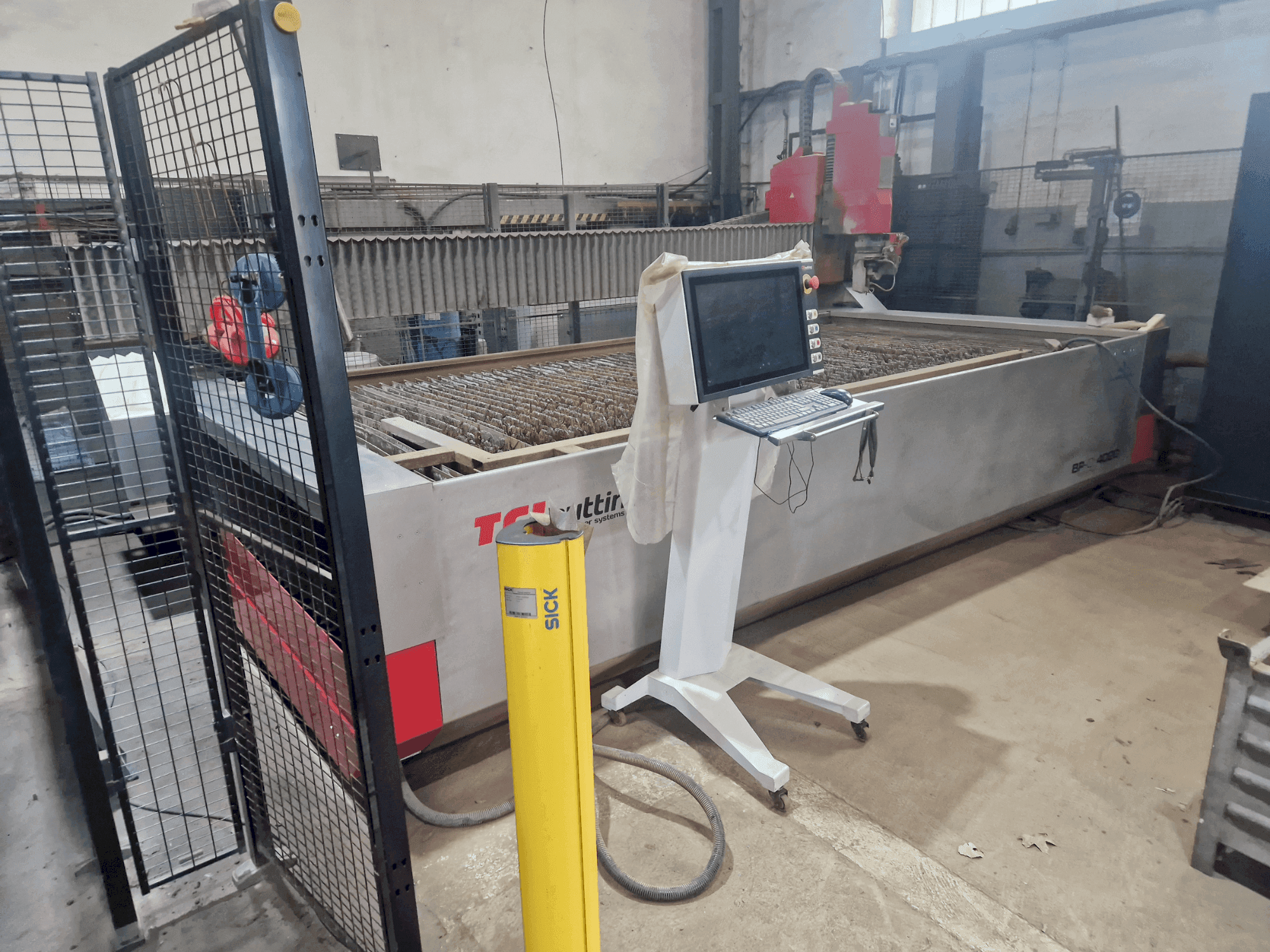 Prikaz  stroja TCI BP-C 4020 5X  sprijeda