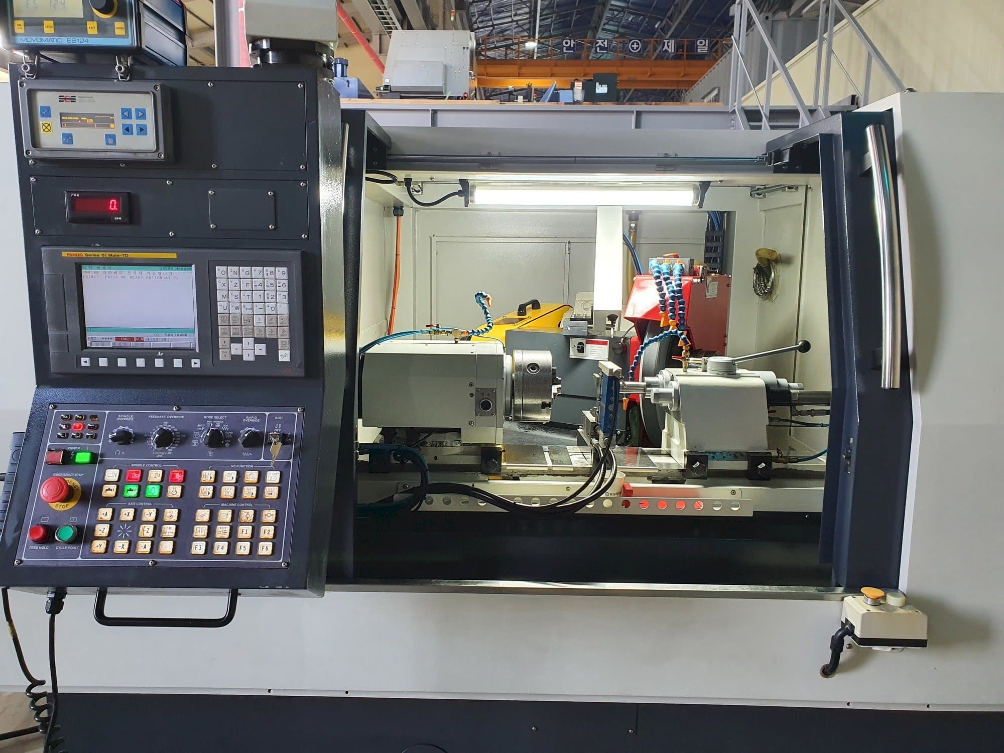 Prikaz stroja e-tech EGA-3250CNC sprijeda