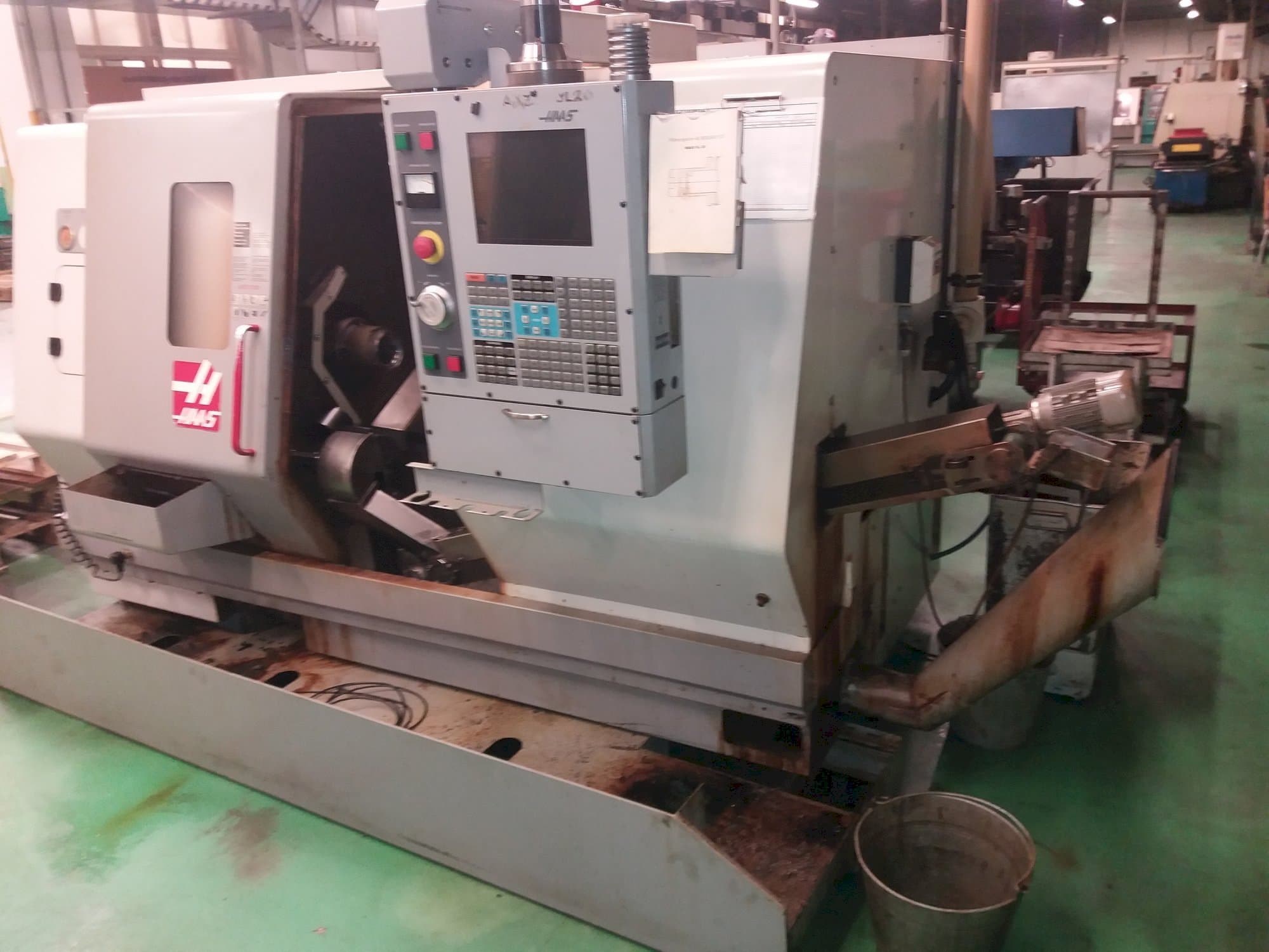 Prikaz stroja HAAS SL-20HE sprijeda