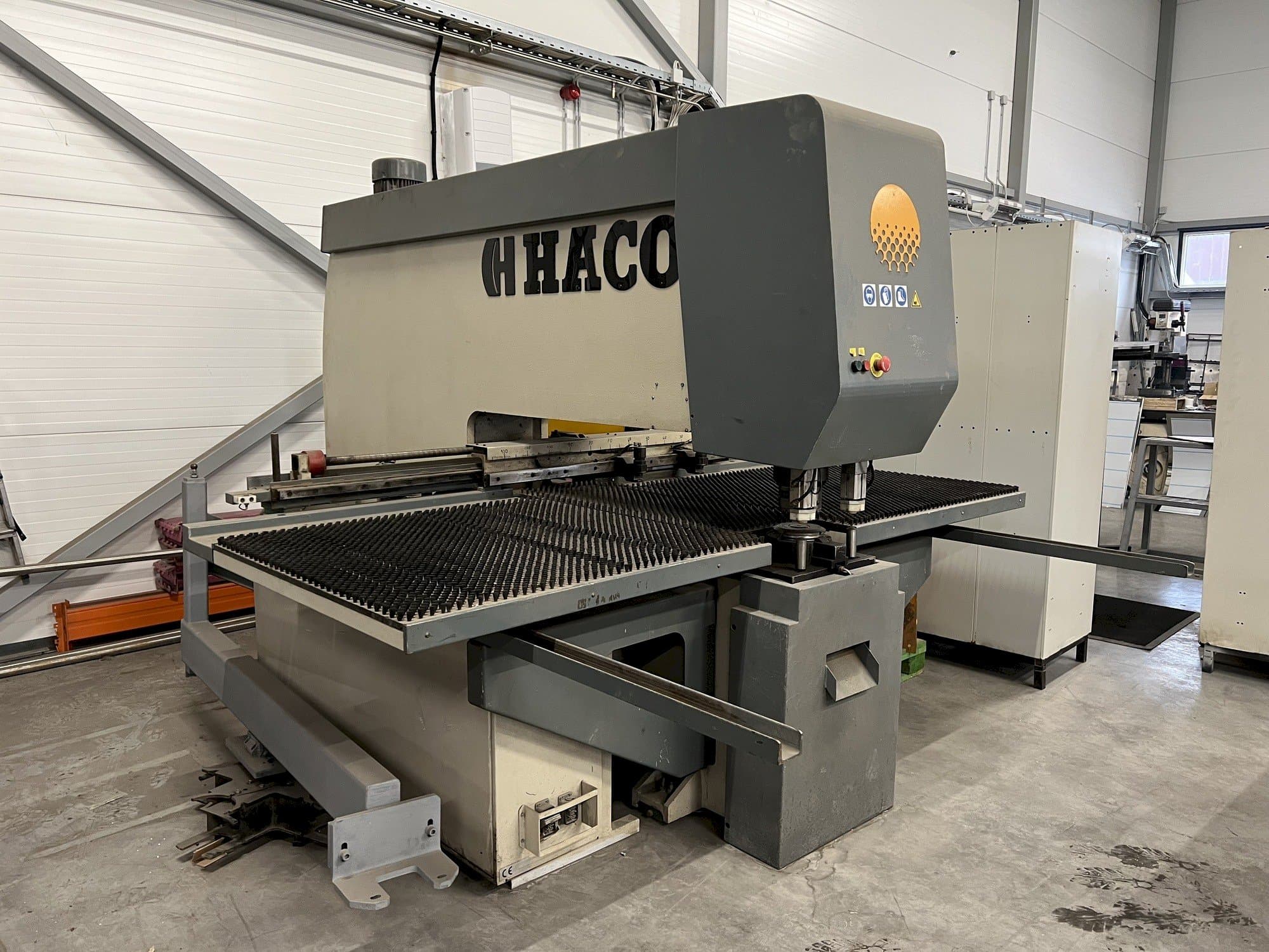 Prikaz  stroja HACO PM 310V-3  sprijeda