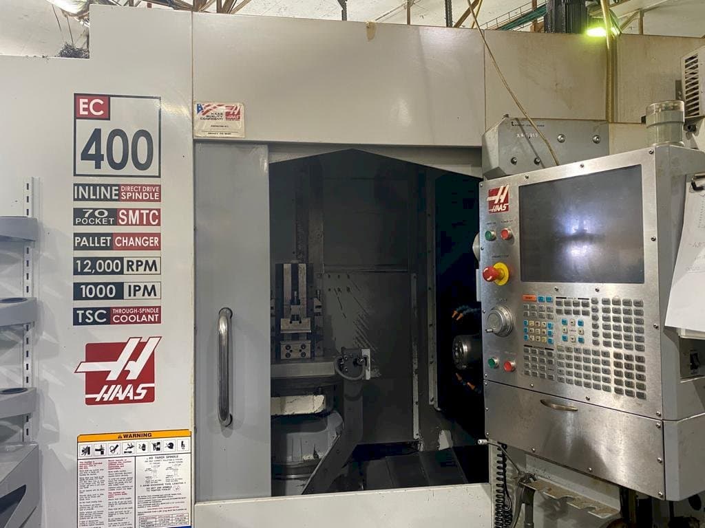 Prikaz stroja HAAS EC-400 sprijeda