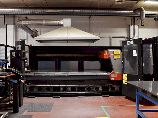 Prikaz stroja AMADA FO-3015 sprijeda