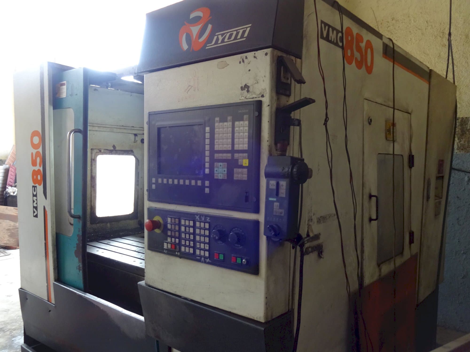 Prikaz  stroja JYOTI VMC 850 zdesna
