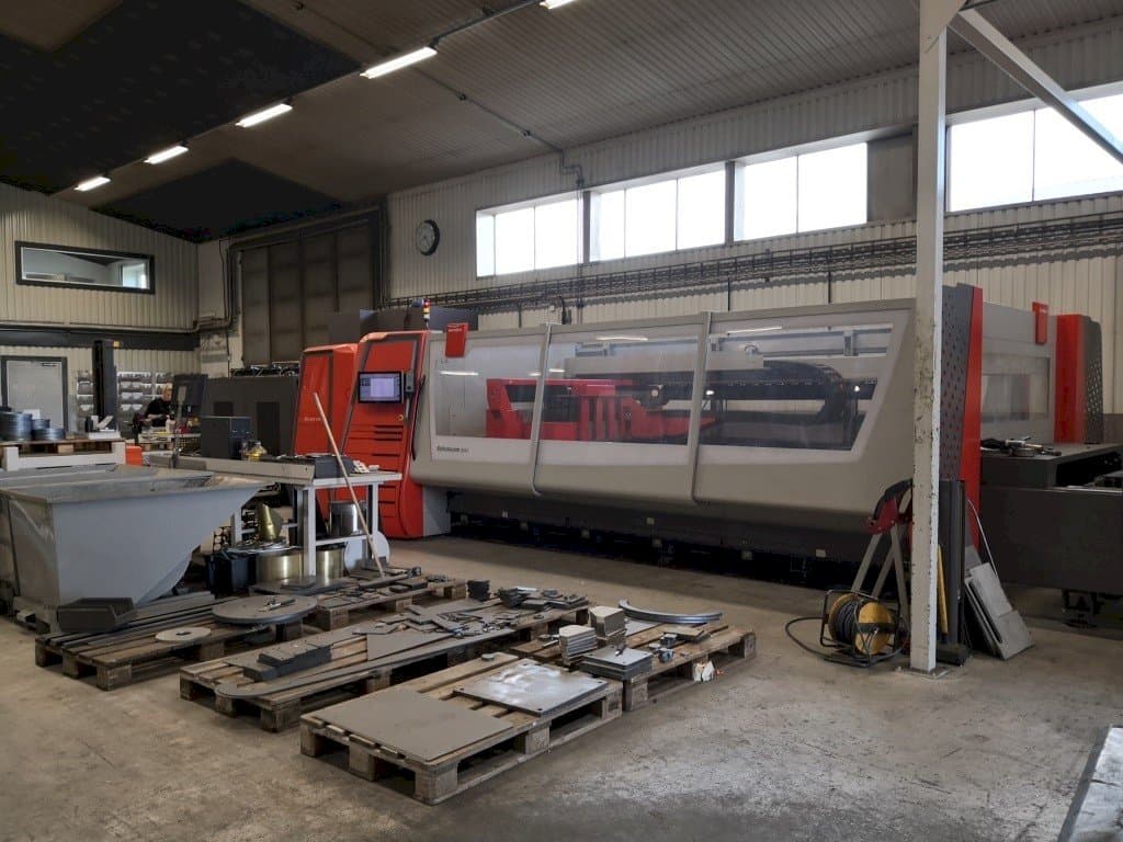 Prikaz desne strane stroja Bystronic ByAutonom 3015