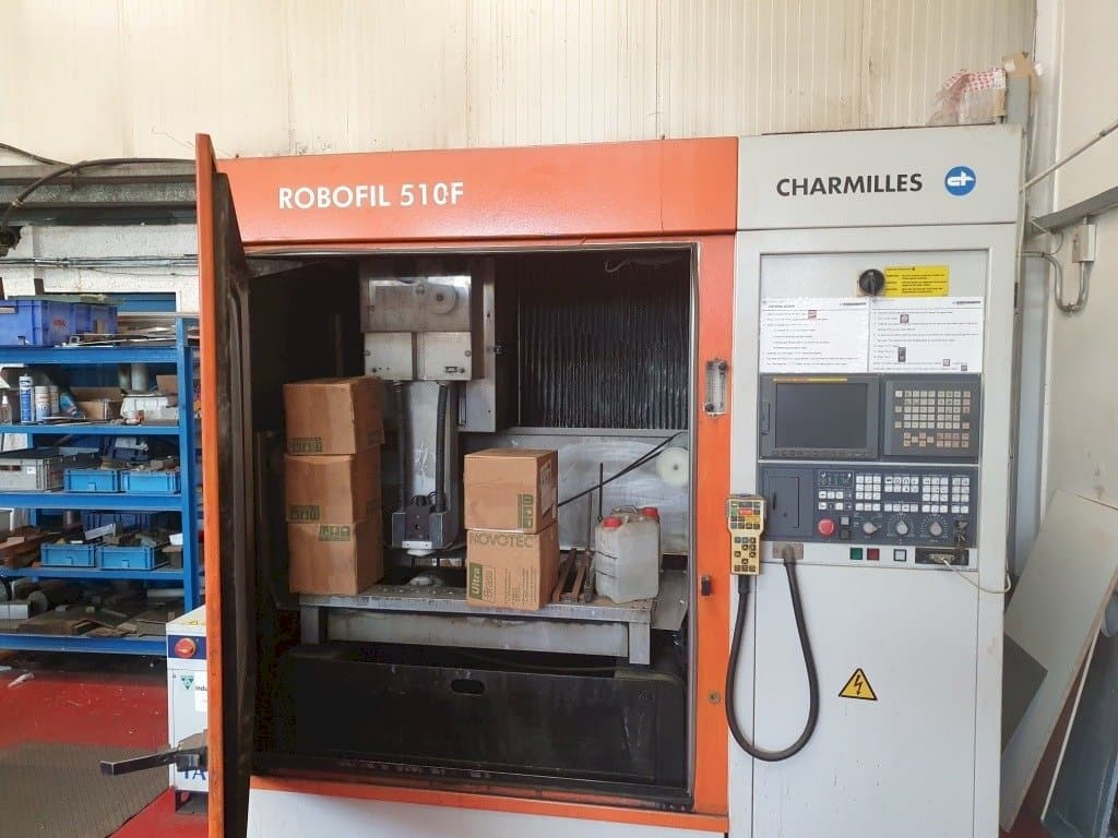 Prikaz stroja CHARMILLES Robofil 510F sprijeda